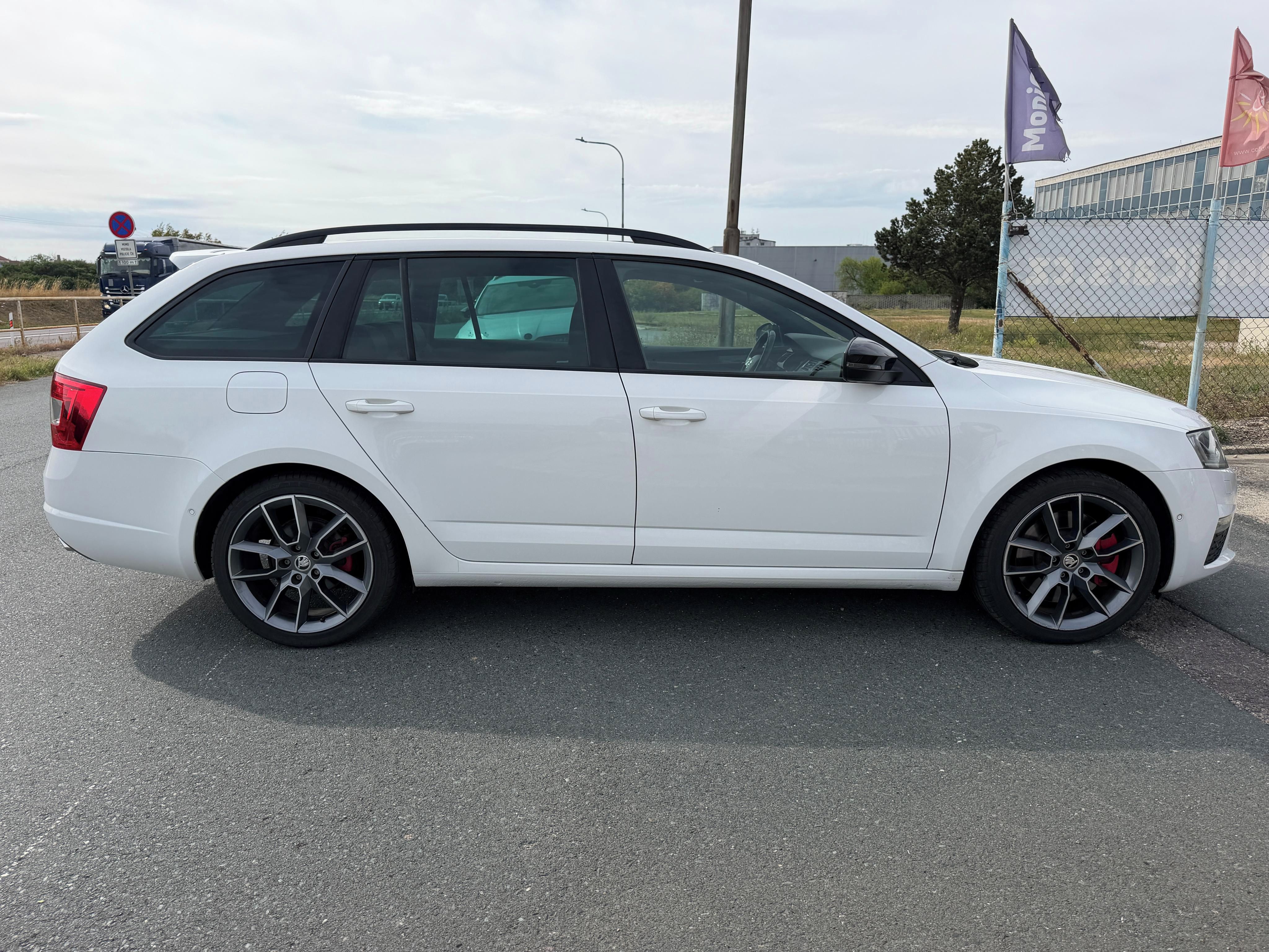 Škoda Octavia, RS 2.0 TDi 135kW DSG, VÝBAVA - fotka 4