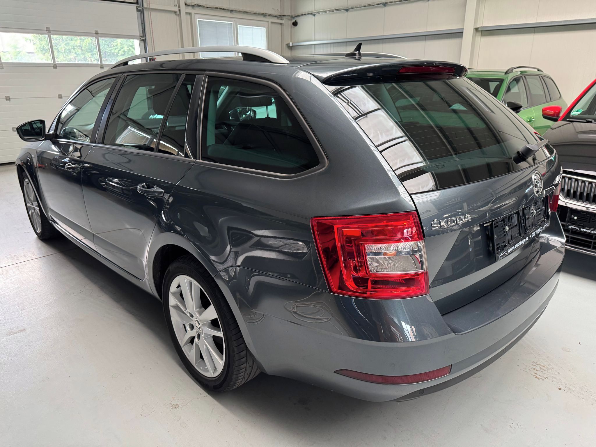 Škoda Octavia, combi 1,6TDi DSG Ambition - fotka 4