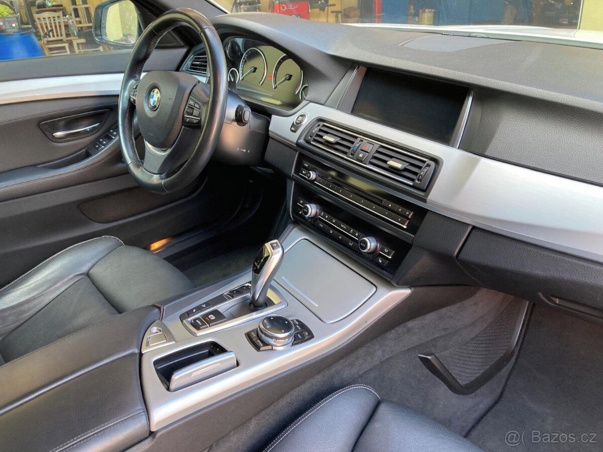BMW Řada 5, 520 xDrive - fotka 3