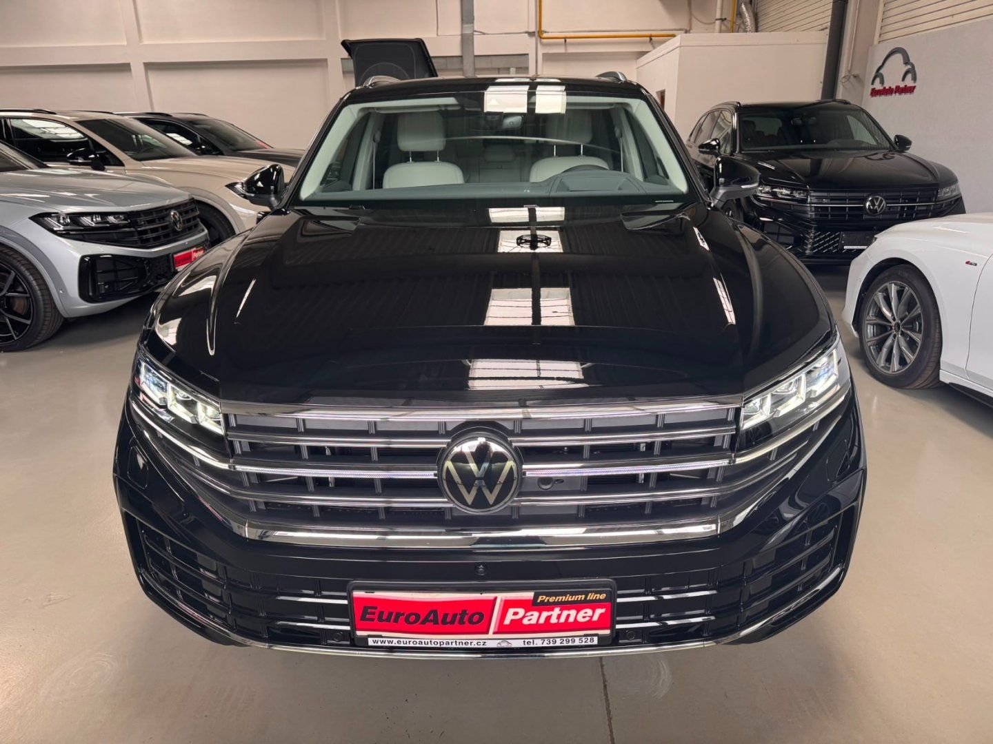 Volkswagen Touareg, 3,0 TDI 210 kW Nez.Top NEW - fotka 2