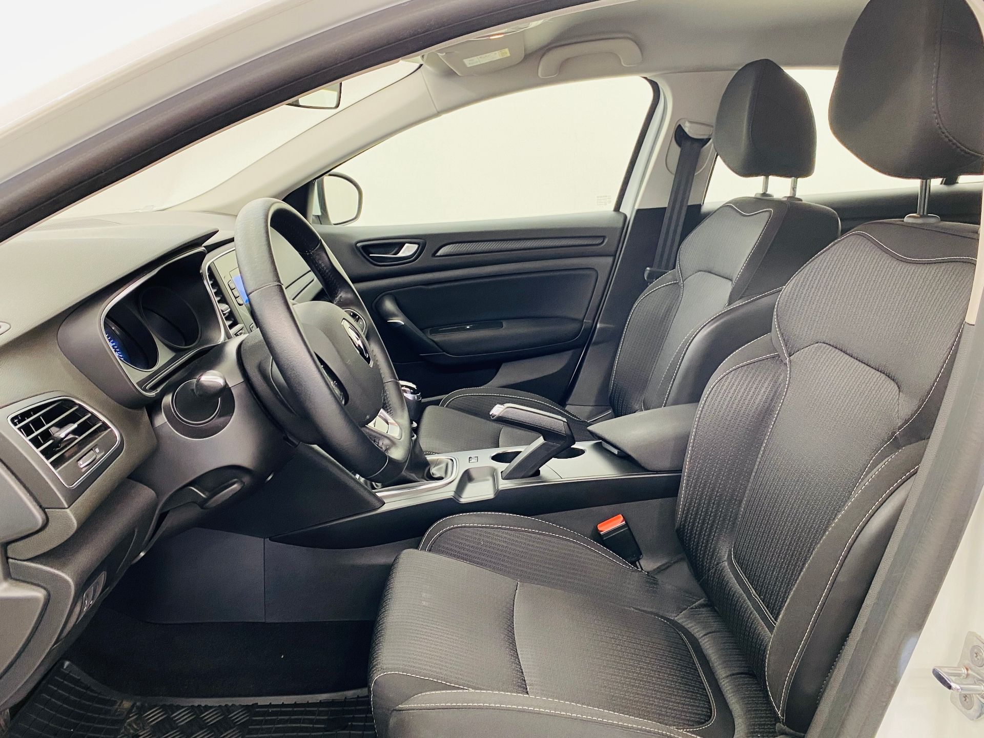 Renault Mégane, 1.3i 75Kw po servise - fotka 5