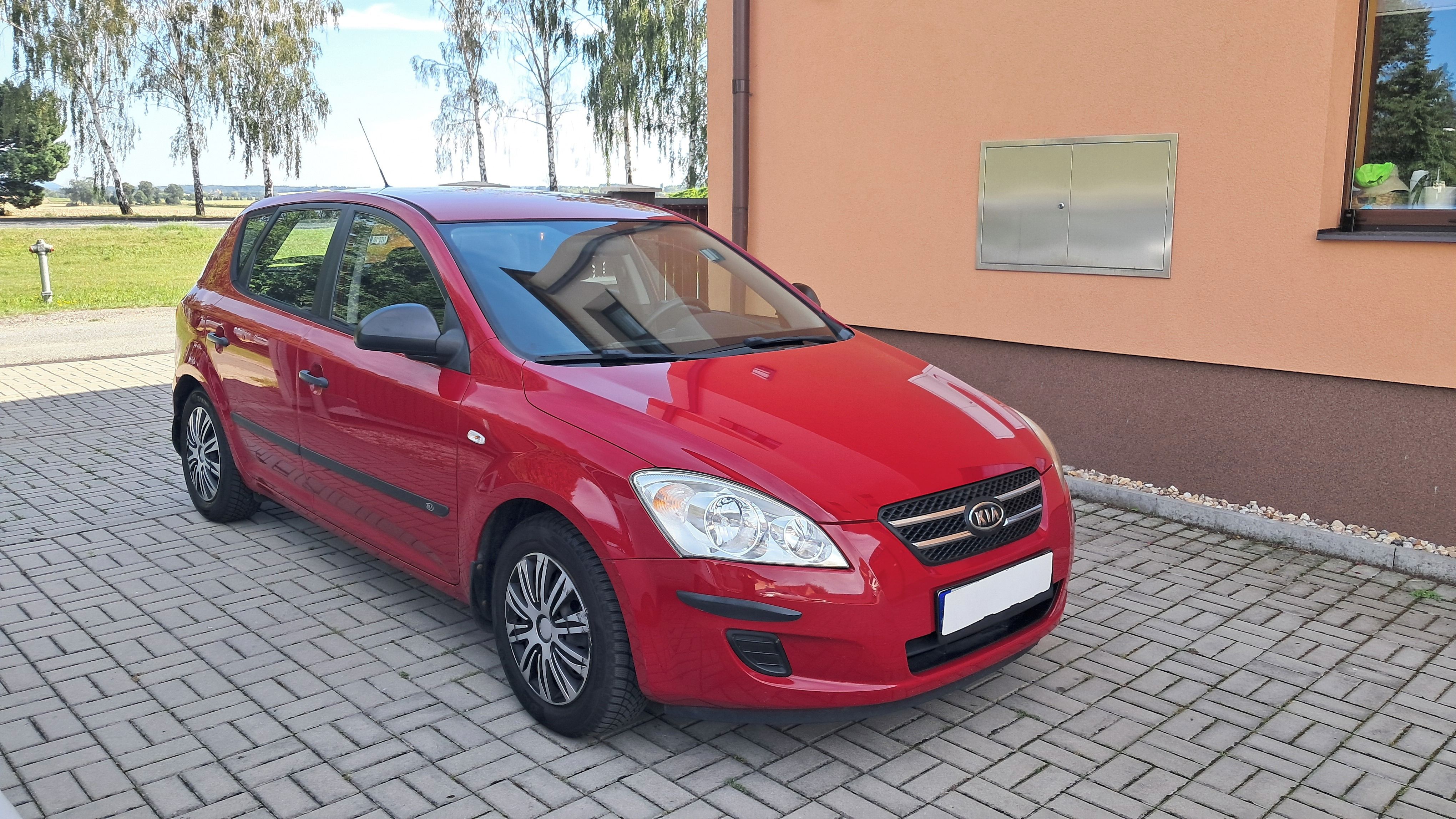 Kia Cee´d, 1.4i / najeto 86 000 km ČR - fotka 3