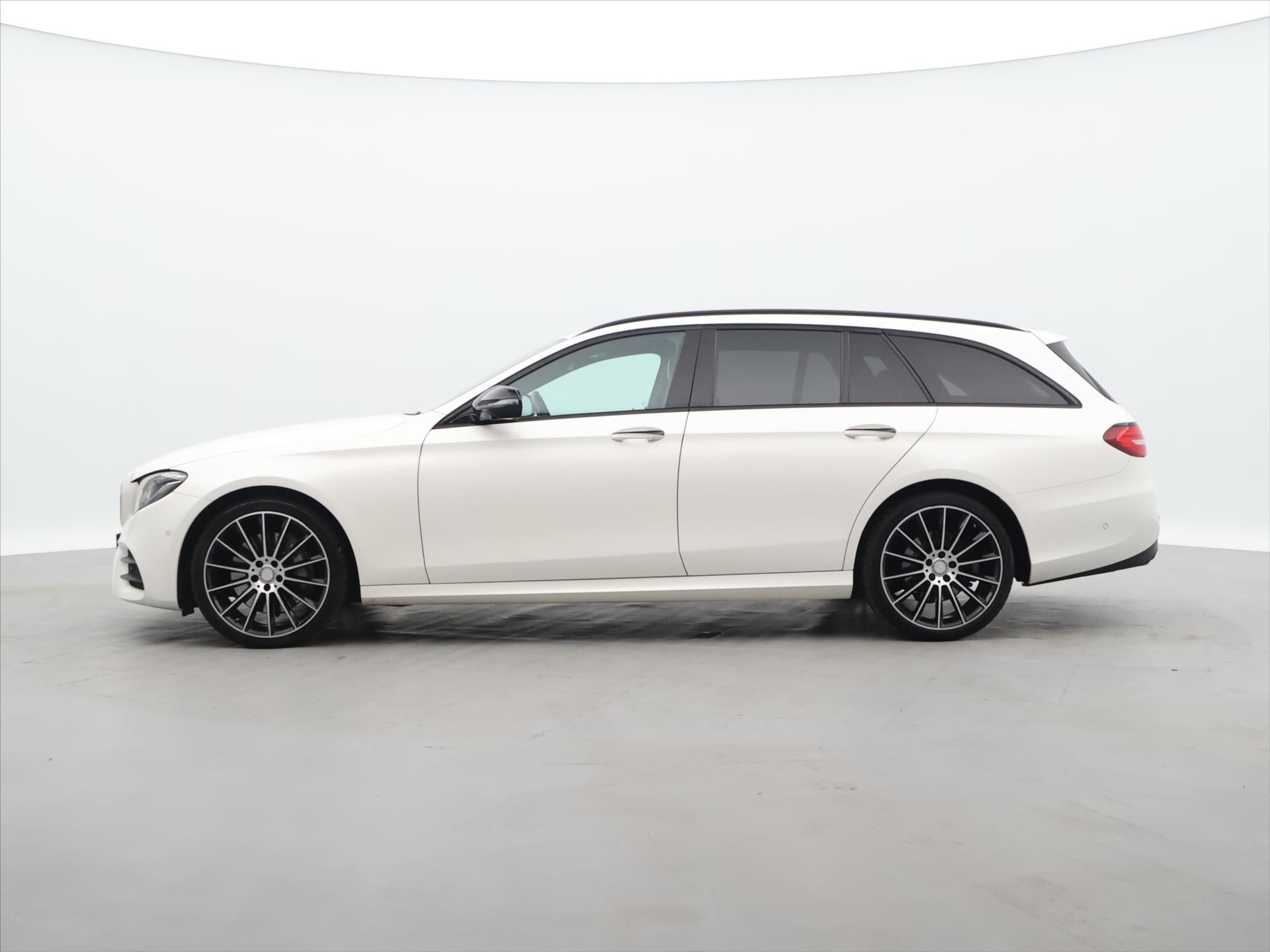 Mercedes-Benz Třídy E, 2,9 400D 250kW AMG Softclose - fotka 4