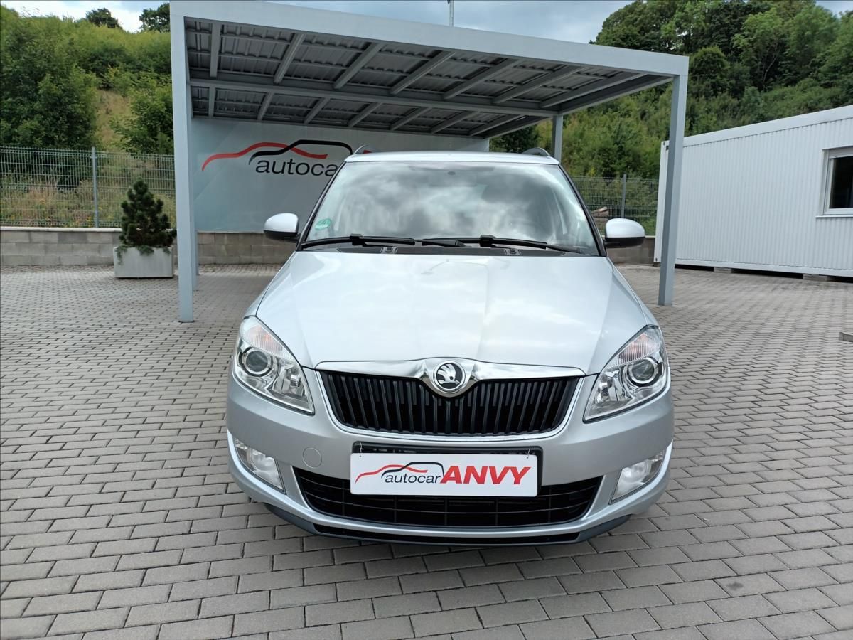 Škoda Fabia, 1,6 TDI,77KW,TAŽNÉ,VÝHŘEV,KLIM - fotka 2