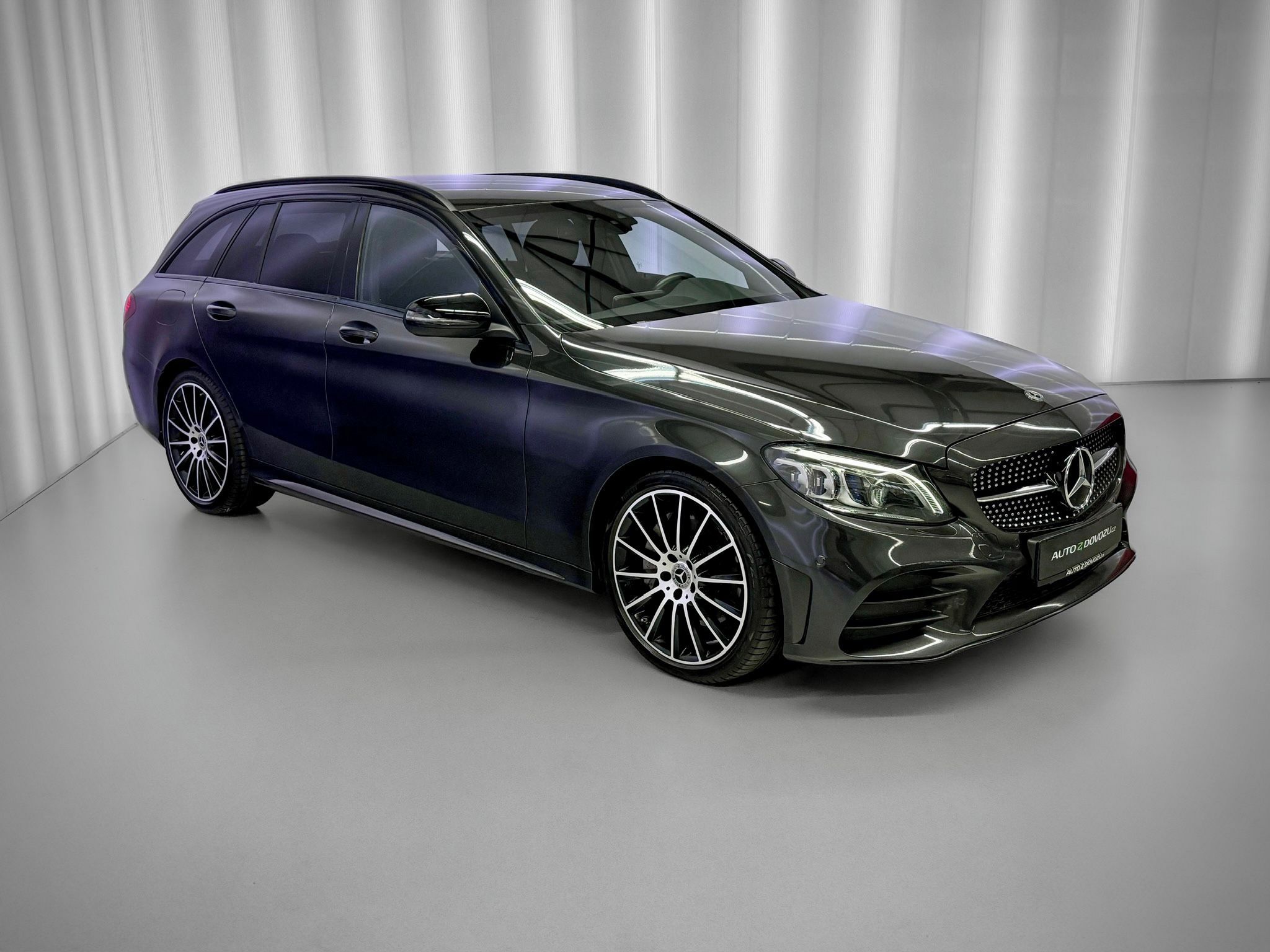 Mercedes-Benz Třídy C, 300d AMG, WEBASTO, BURMESTER, - fotka 4