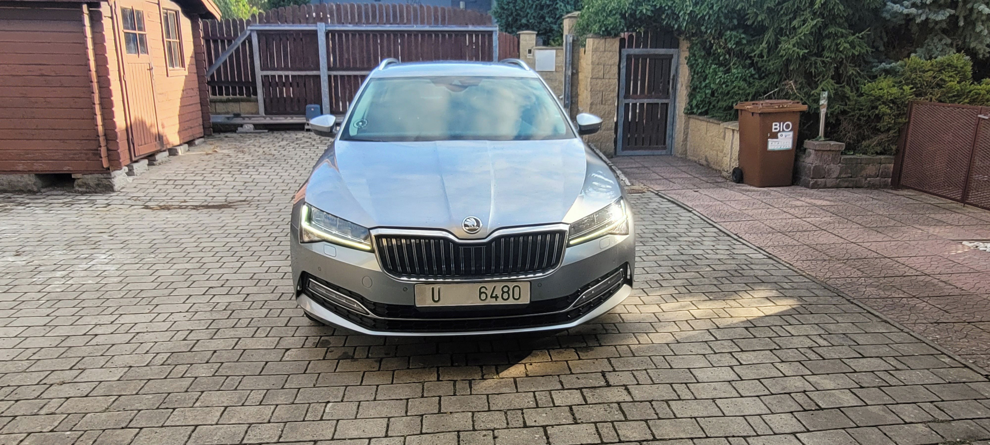 Škoda Superb, 2,0TDi DSG FACELIFT 165TKM - fotka 2