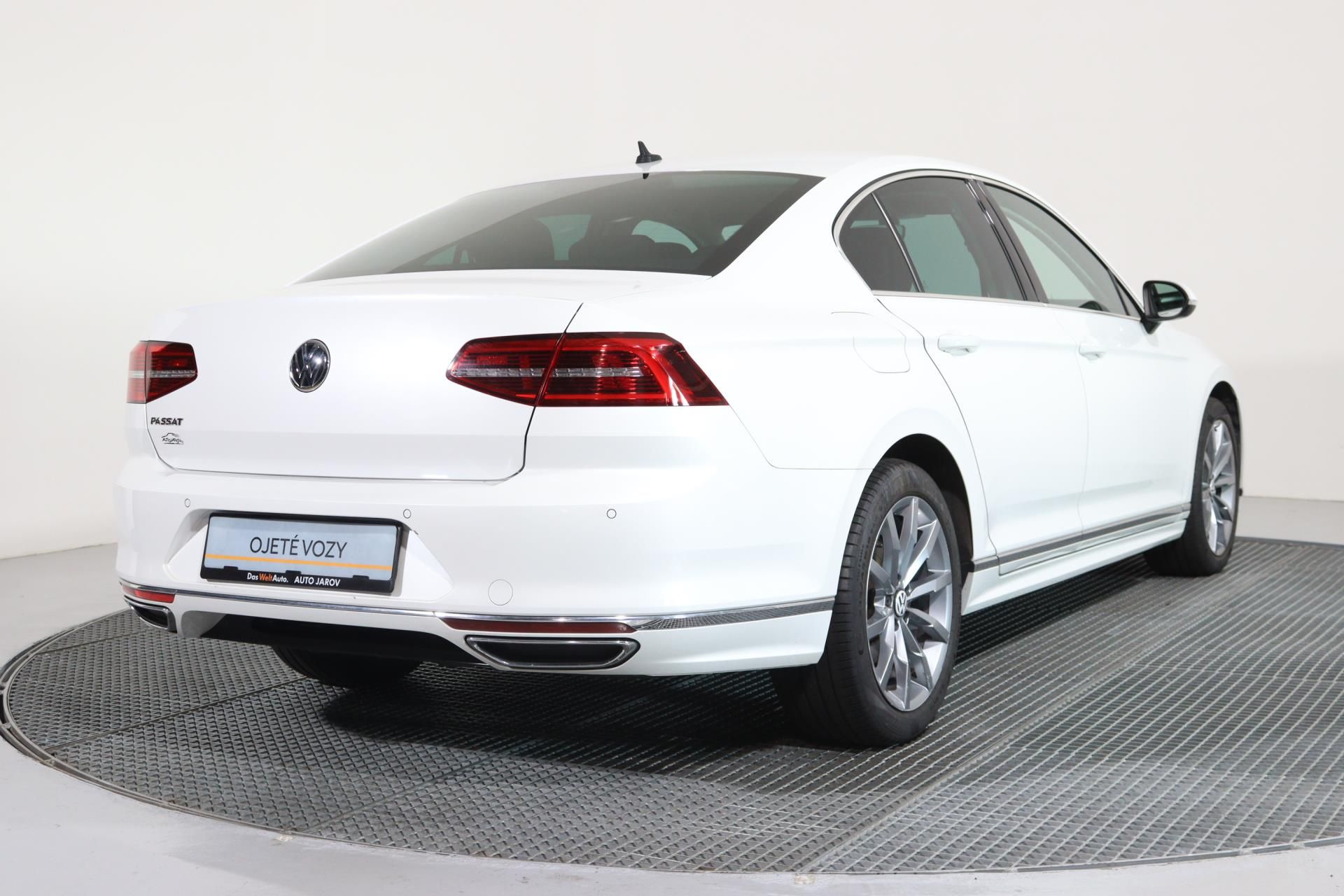 Volkswagen Passat, 2,0TDI R-Line HL DSG/LED,ACC - fotka 2
