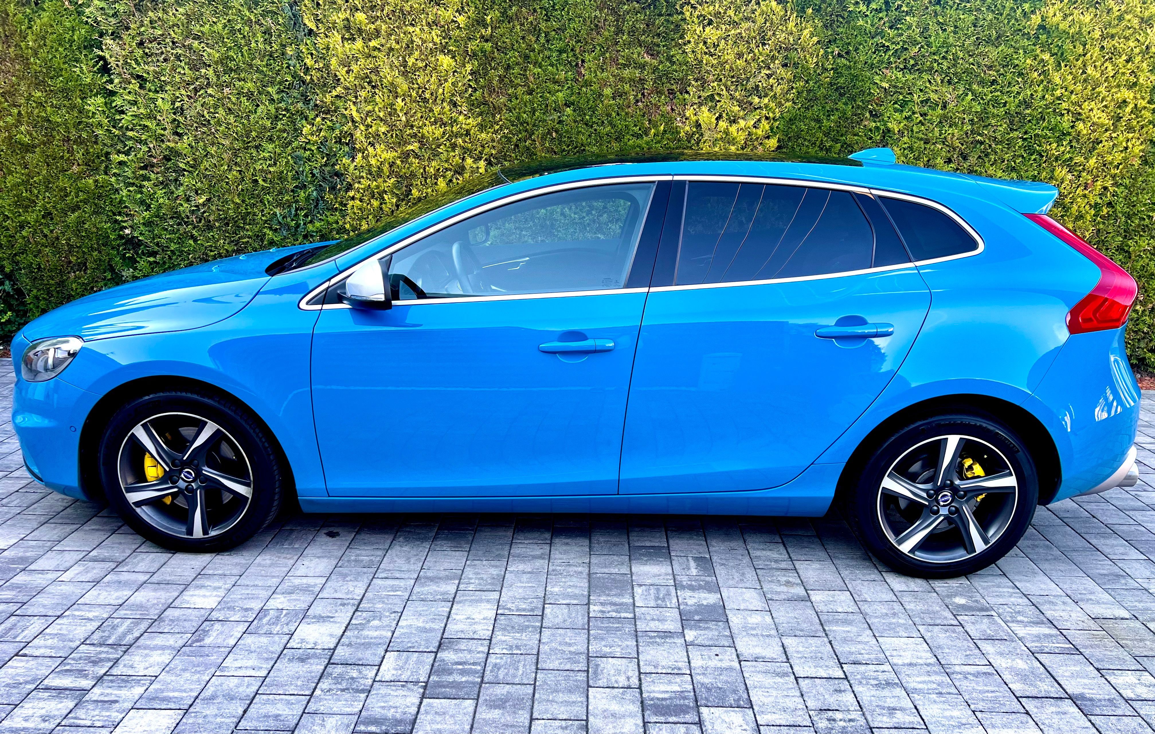 Volvo V40, R Design - Rebel Blue - fotka 2
