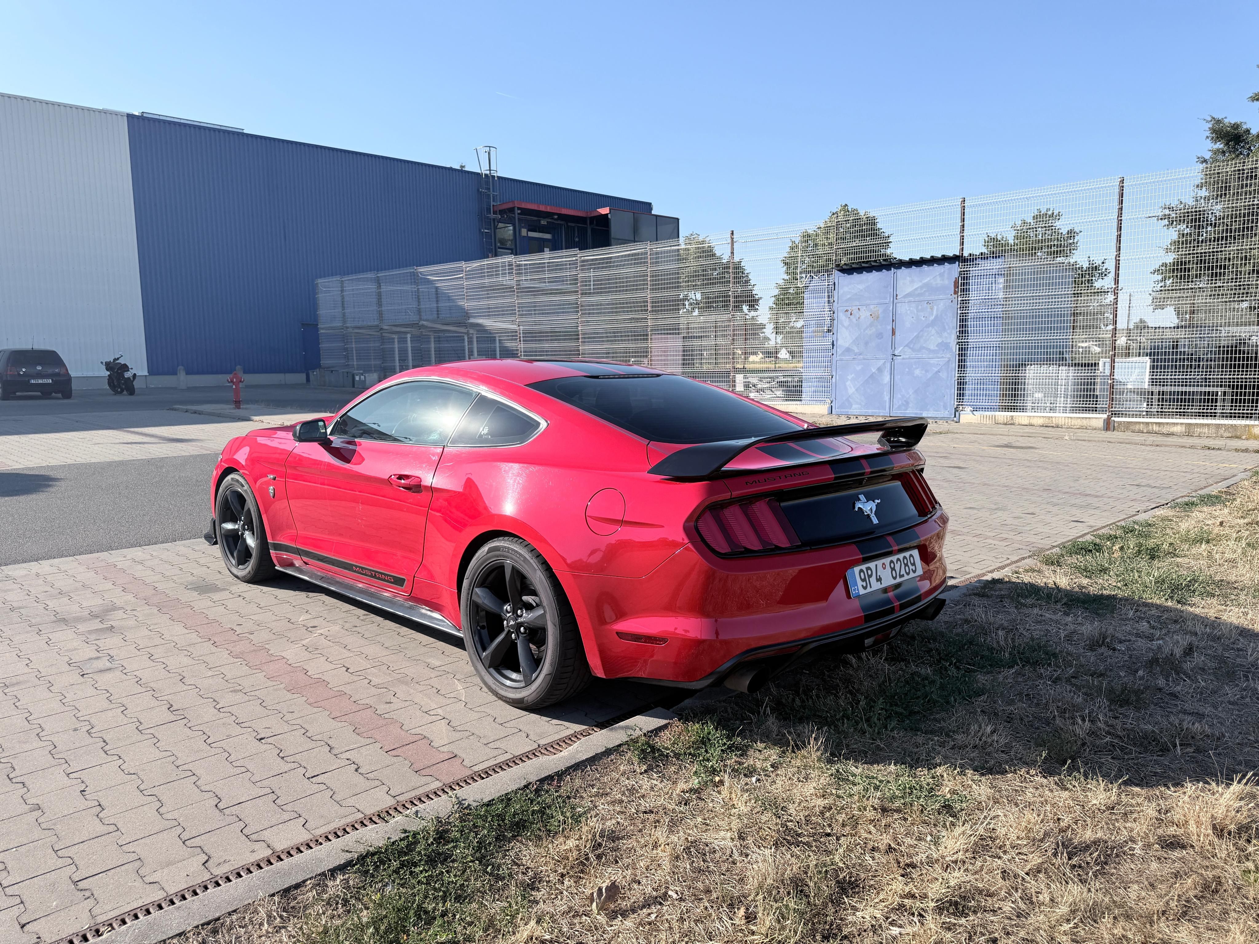 Ford Mustang, 3,7 V6 2016 - fotka 3