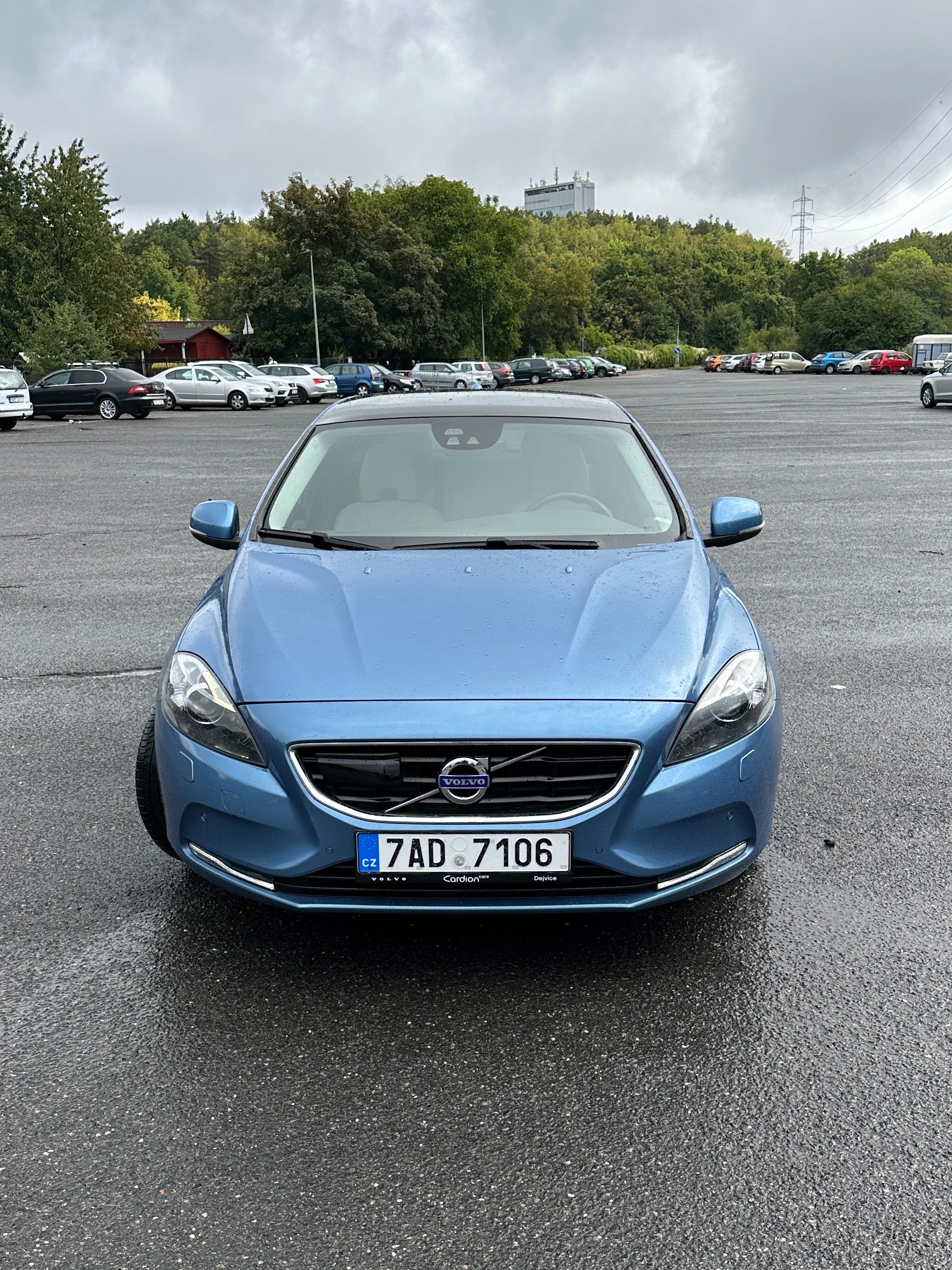 Volvo V40, D3, serviska, rozvody, stk 28