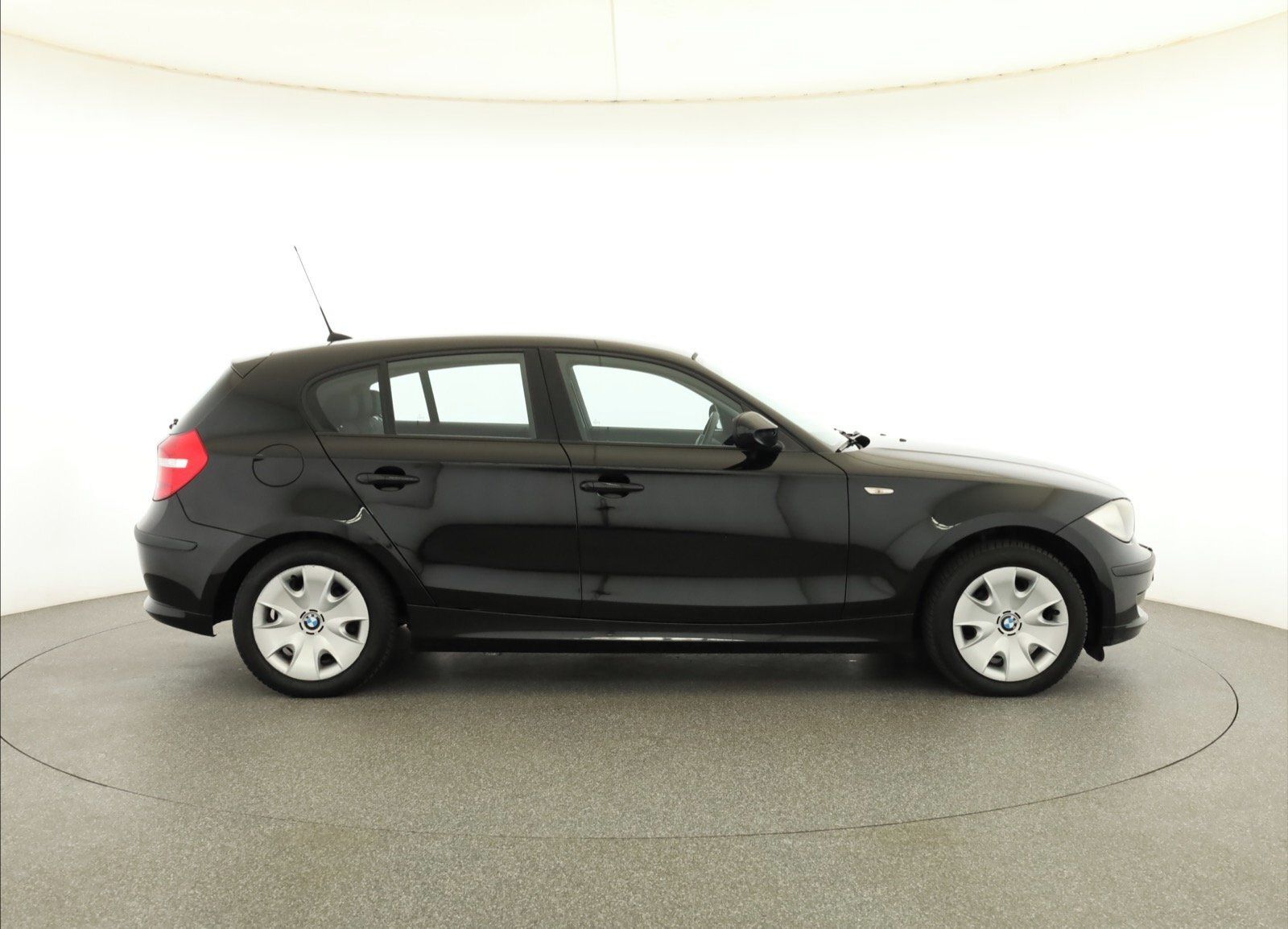 BMW Řada 1, 116d, Serv.kniha, Klima - fotka 6