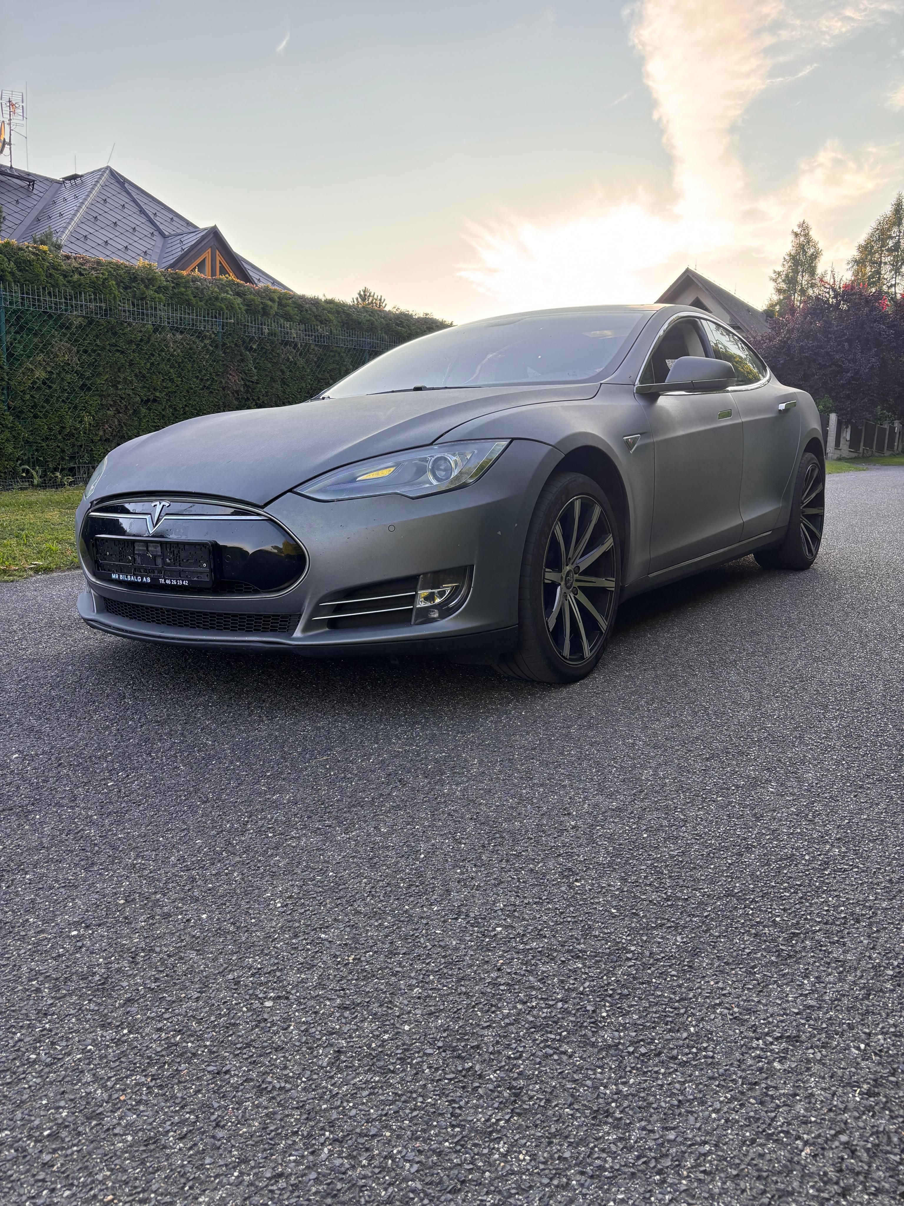 Tesla Model S, S85P+nabíjení zdarma!MCU2