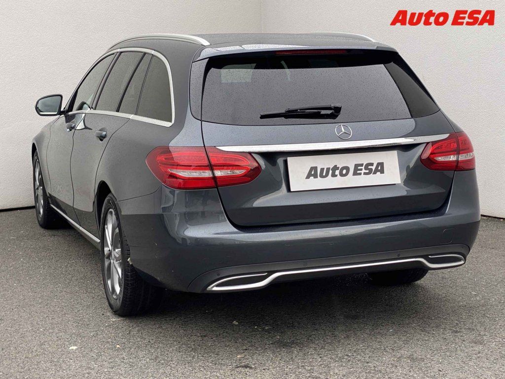 Mercedes-Benz Třídy C, 1.6 - fotka 6