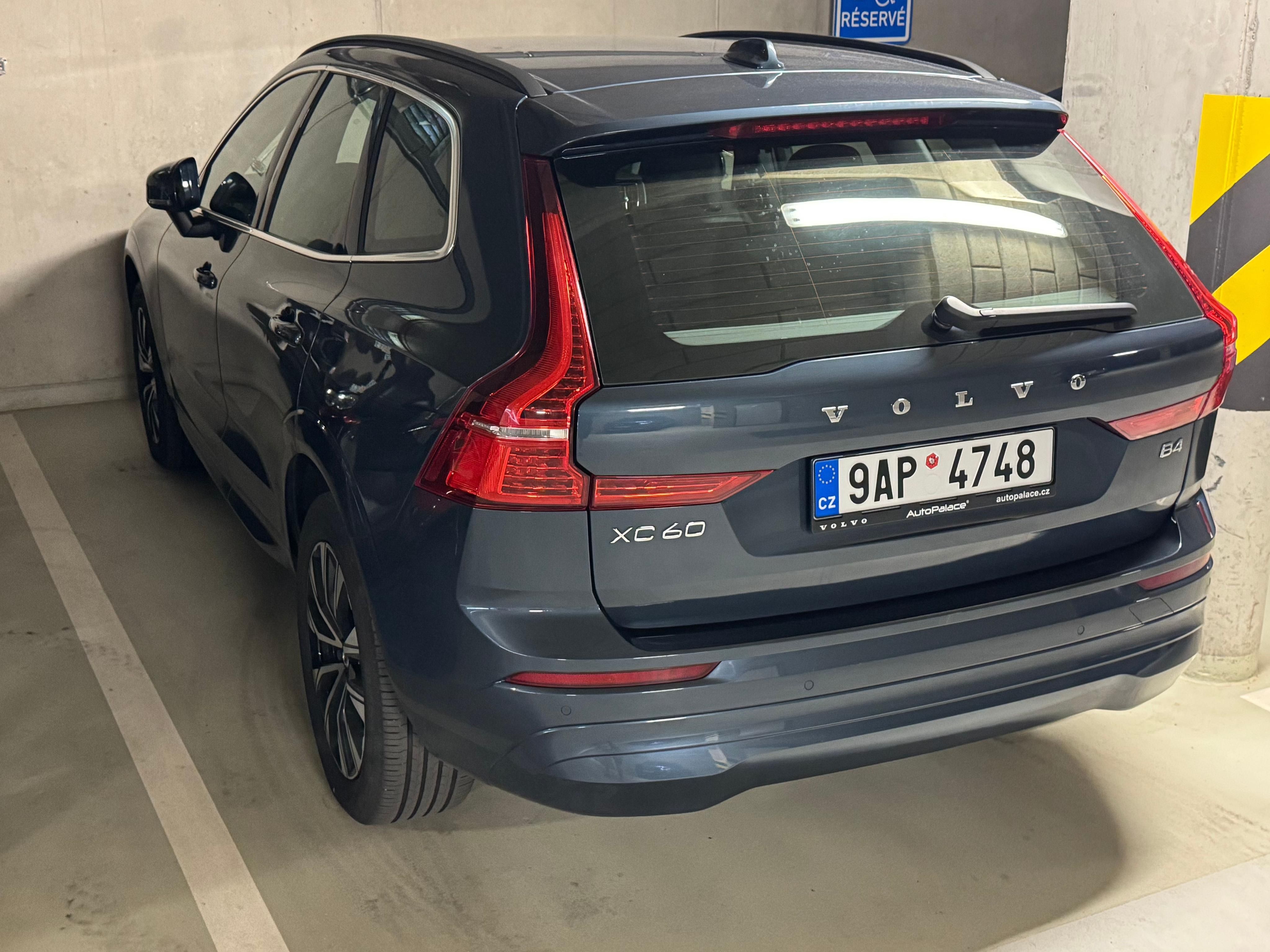 Volvo XC60, B4 FWD CORE - fotka 4