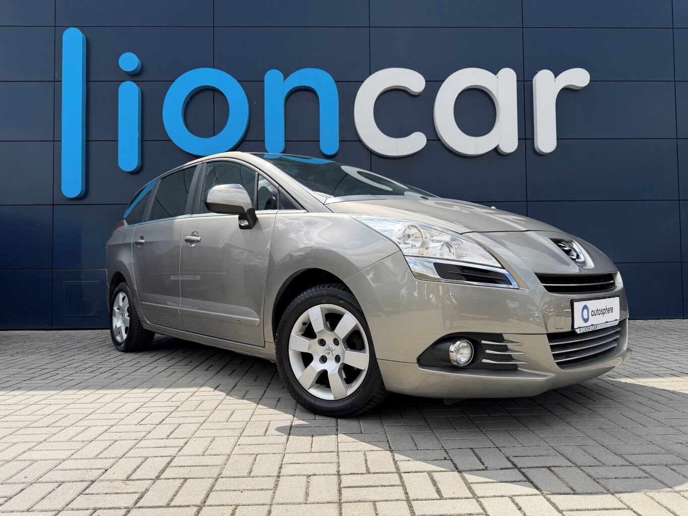 Peugeot 5008, ALLURE 1.6 HDI 115k, ČR, 1.maj