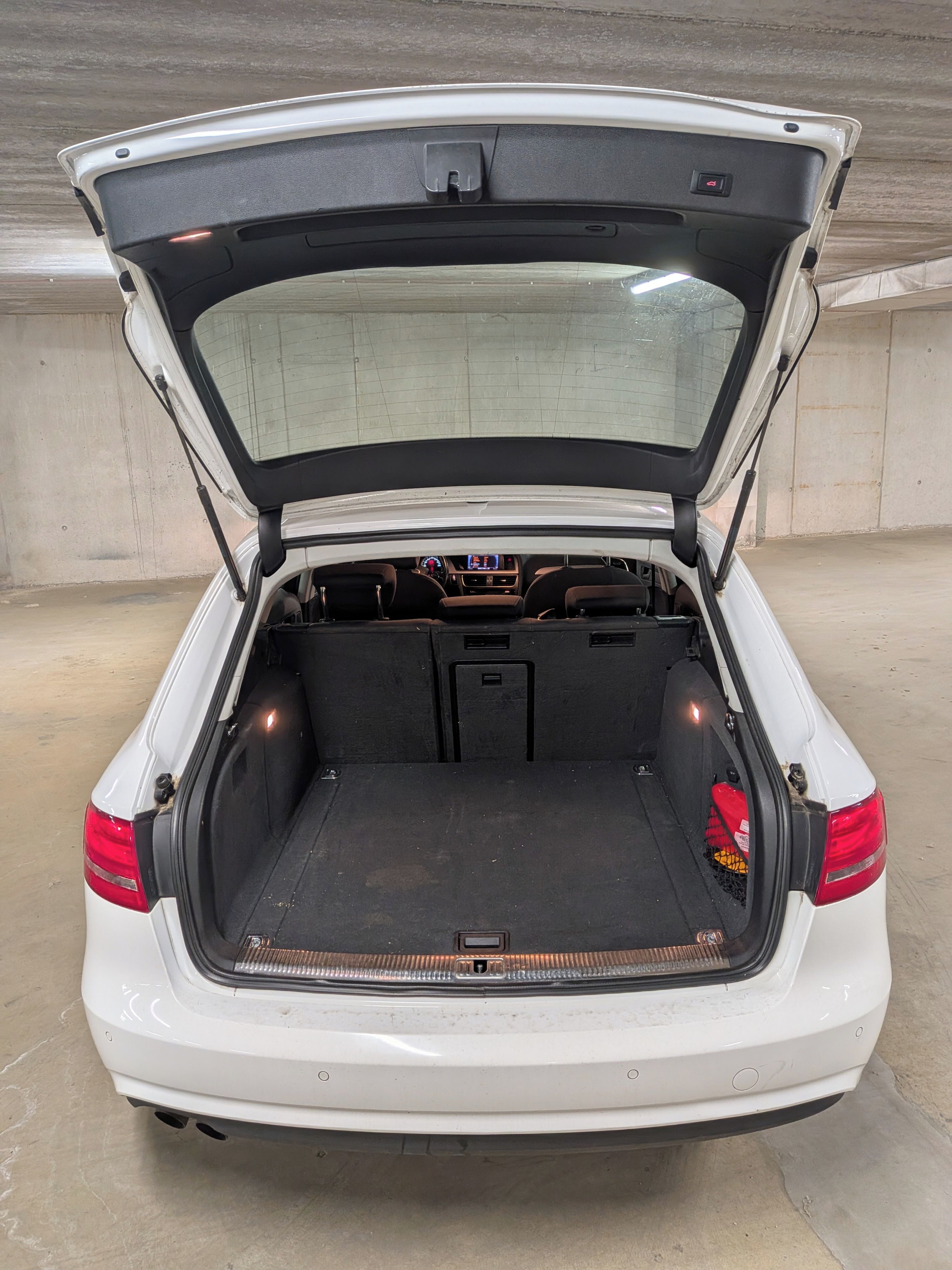 Audi A4, 2.0 TDI 105kW, STK 10/27 - fotka 6
