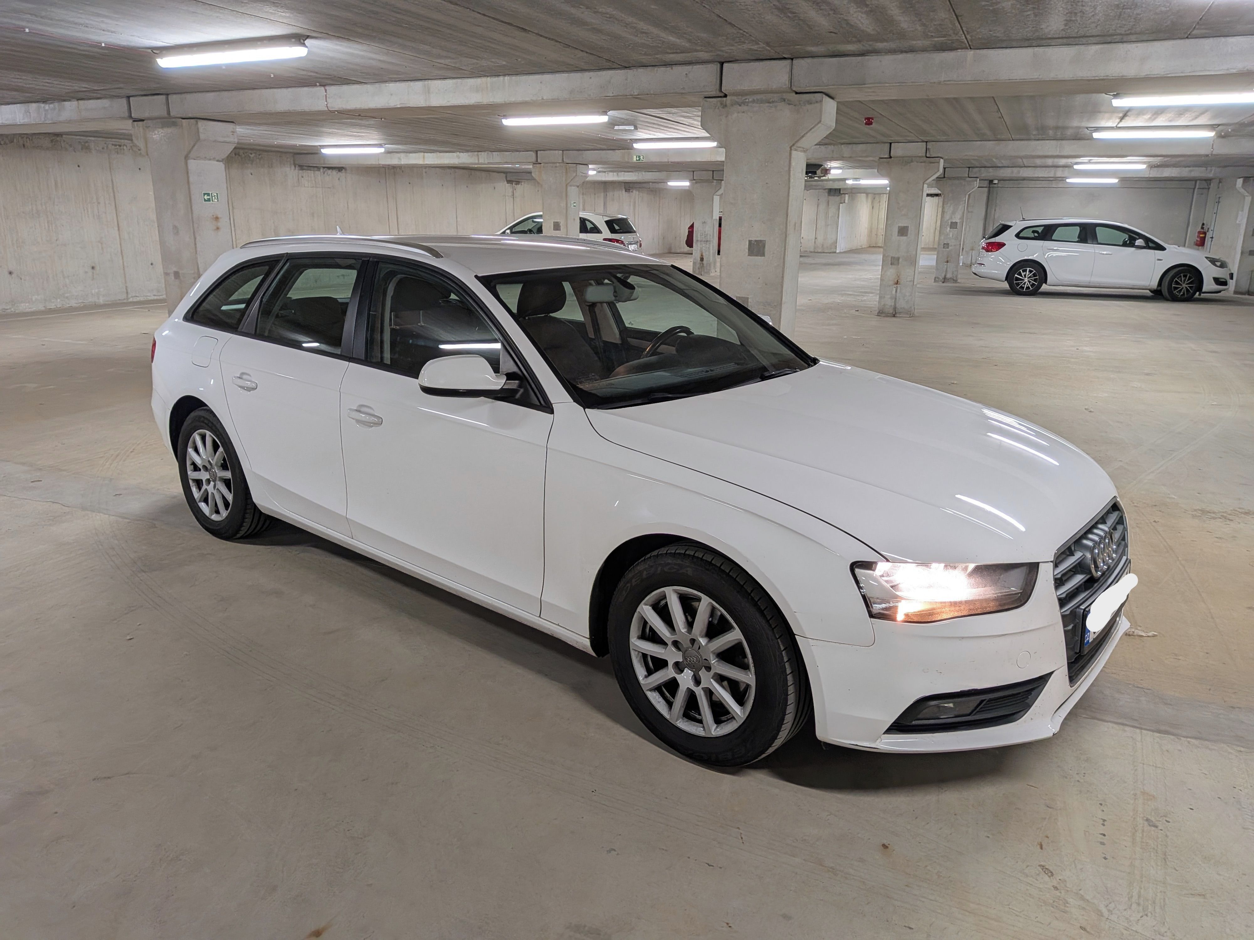 Audi A4, 2.0 TDI 105kW, STK 10/27 - fotka 3