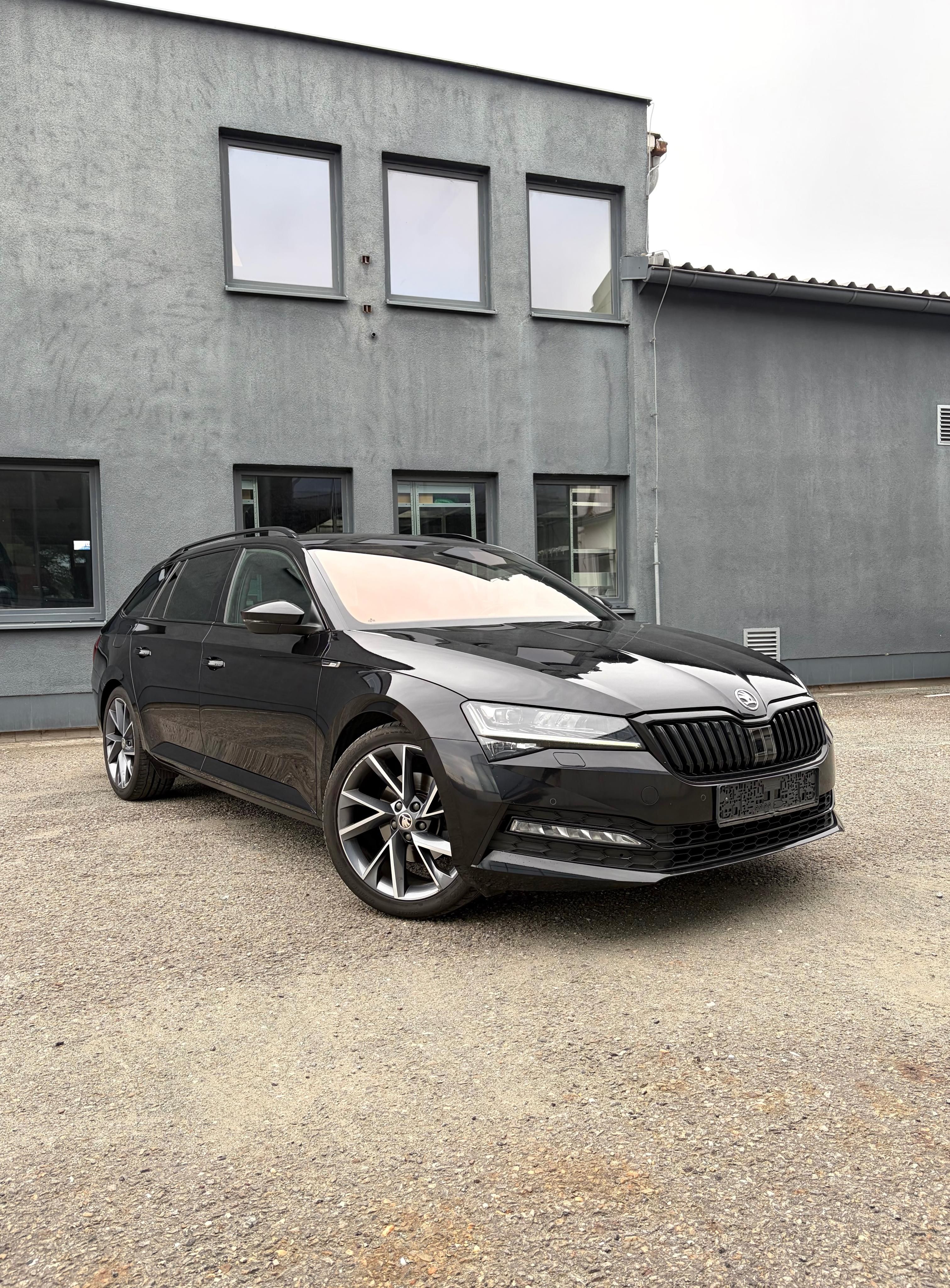 Škoda Superb, 2.0TDI 110kw DSG SPORTLINE - fotka 3