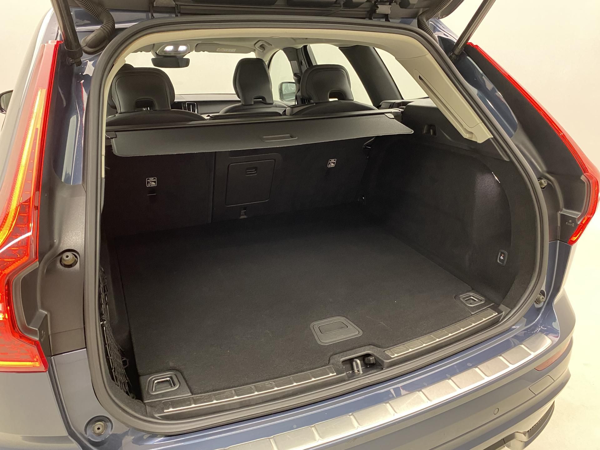 Volvo XC60, B4 AWD DARK PLUS AUT CZ - fotka 6