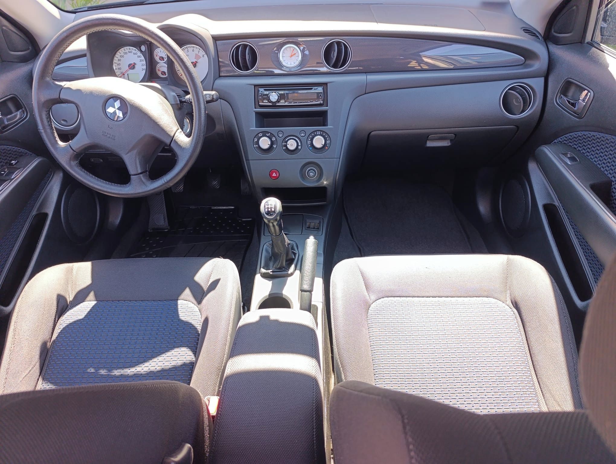 Mitsubishi Outlander, 4x4,tažné,2.4i,aut.klima,CEBIA - fotka 5