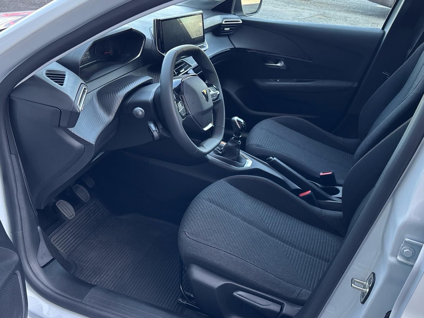 Peugeot 208, 1.2 PureTech / 74 kW STYLE - fotka 6