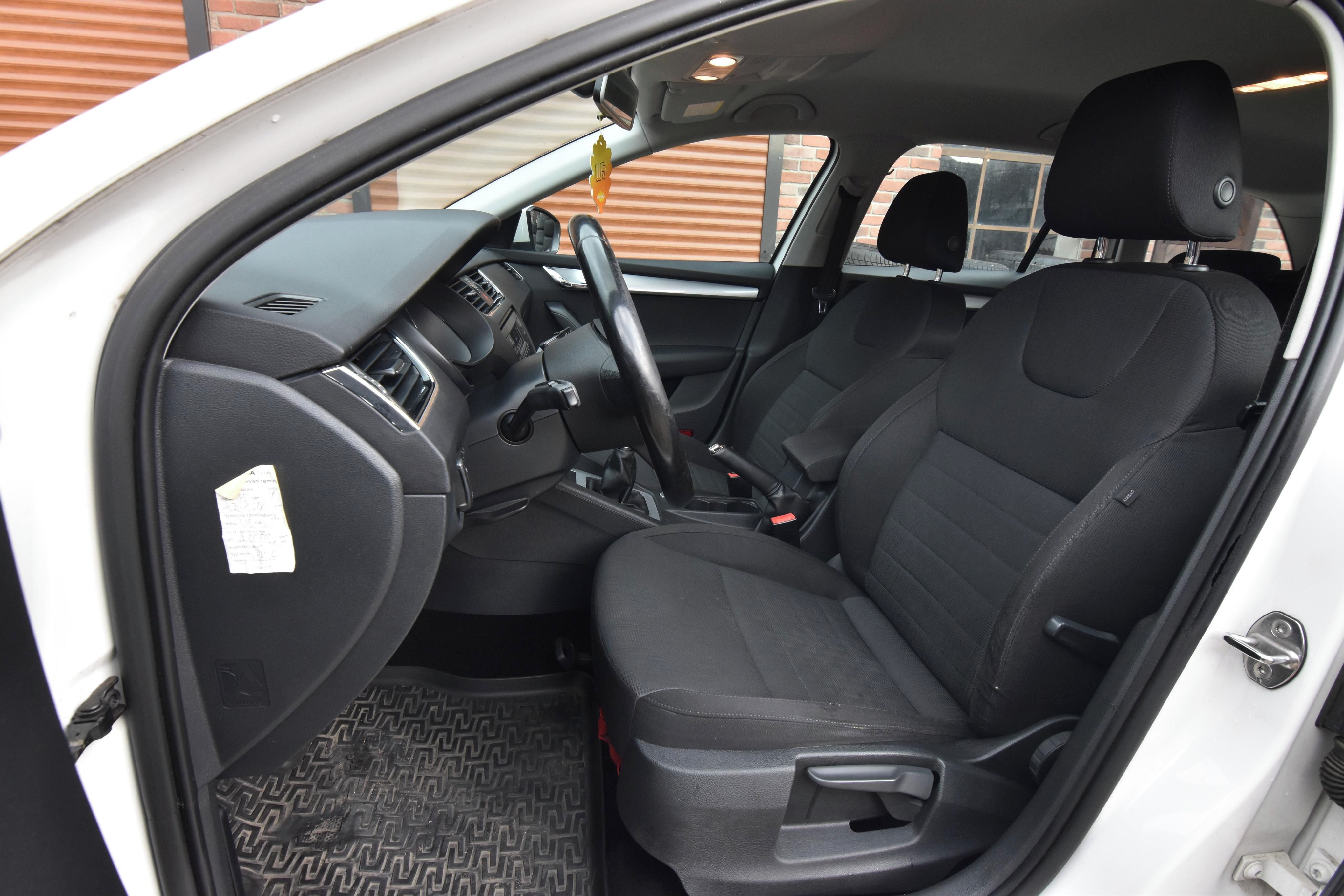 Škoda Octavia, Combi Elegance 1.6TDI tažné - fotka 5
