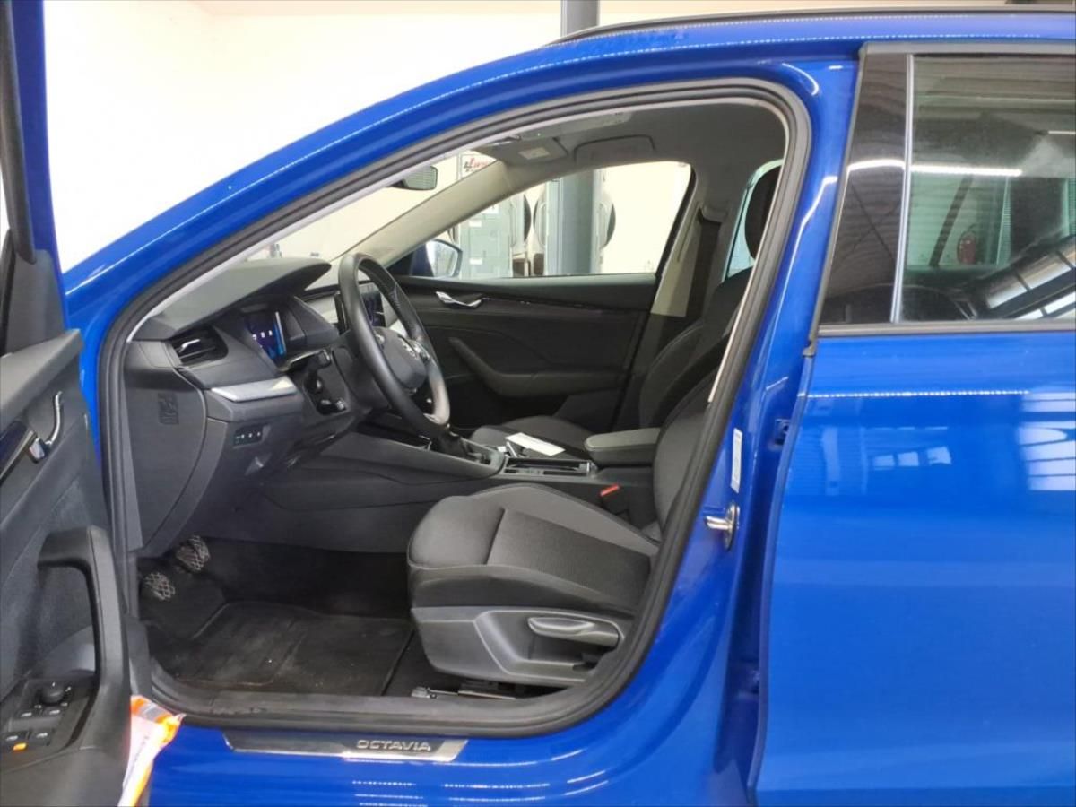 Škoda Octavia, 2,0 TDI,TAŽNÉ,KEYLESS,MATRIX - fotka 6