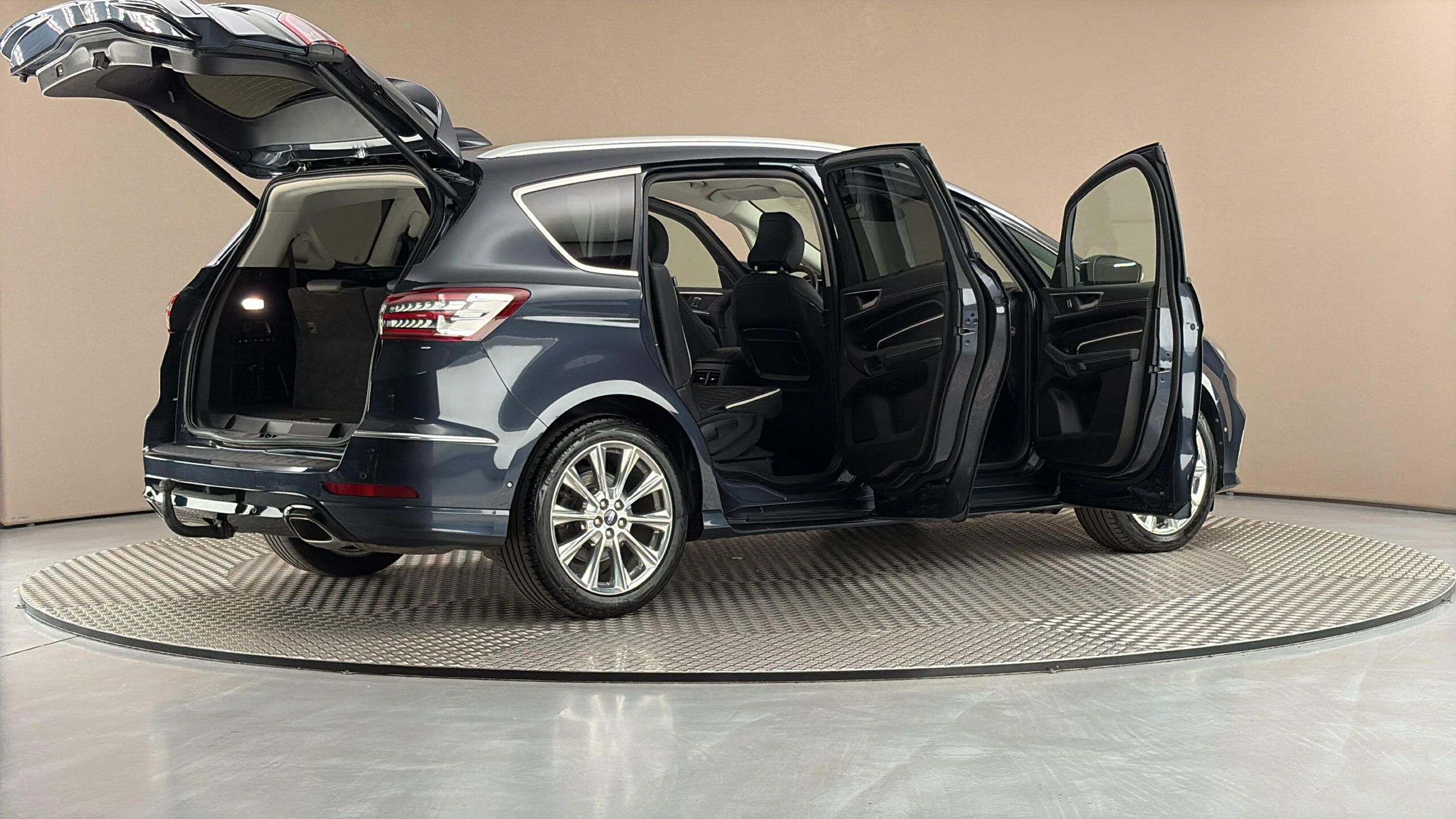 Ford S-MAX, 2.5 Duratec AUT Vignale - fotka 6
