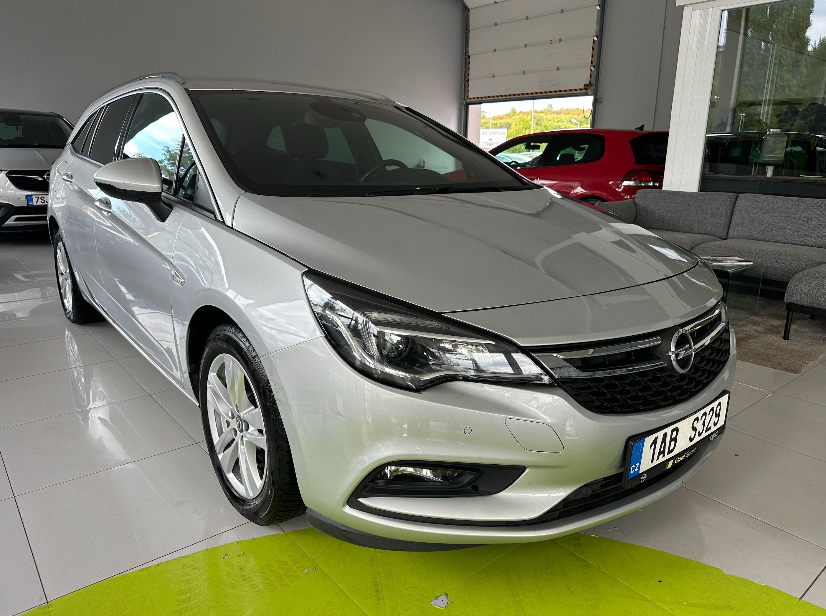 Opel Astra, SportsTourer NOVÉ ROZVODY - fotka 4