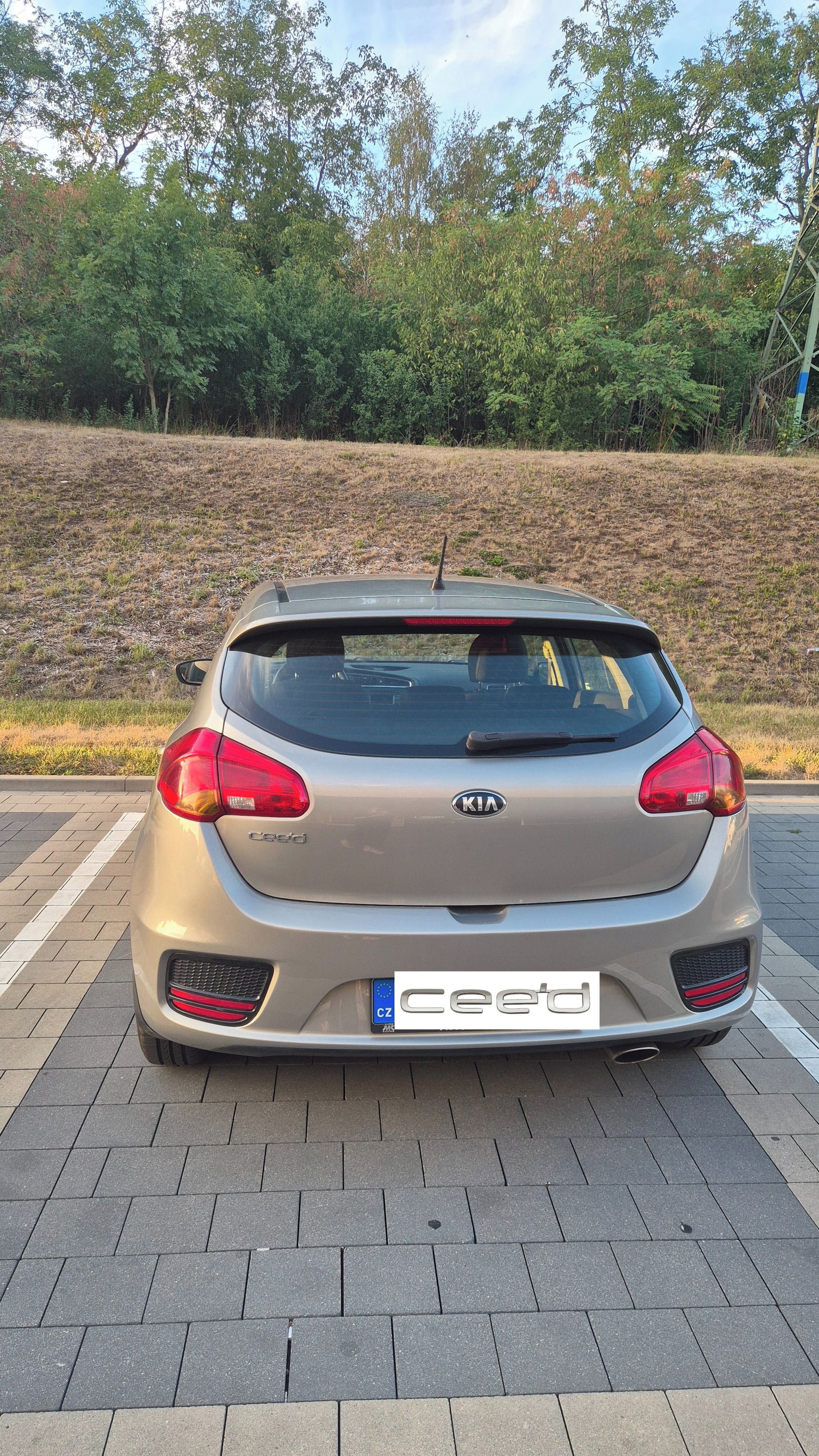 Kia Cee´d, 1.4 CVVT, Serv.kniha - fotka 2