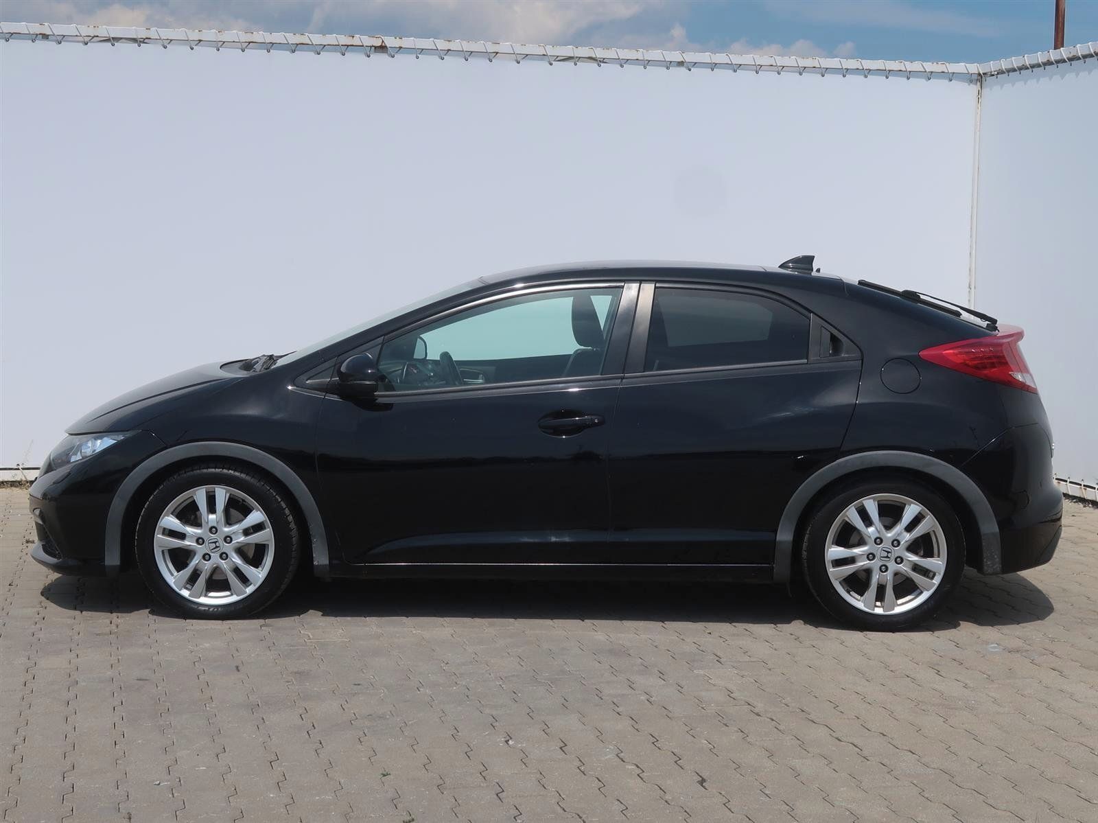Honda Civic, 1.8 i-VTEC, Automat - fotka 3