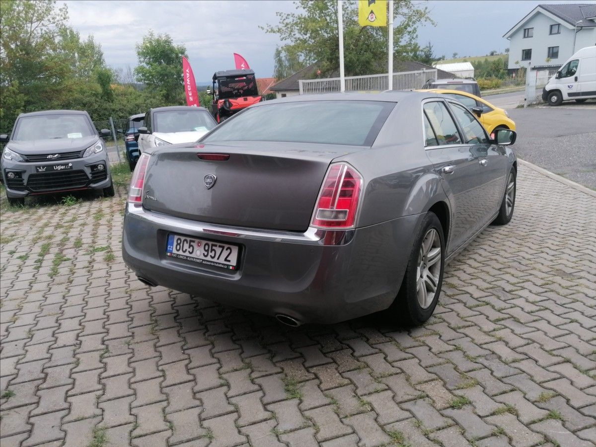 Lancia Thema, 3,0 CRD 6V 176kW Executive - fotka 5
