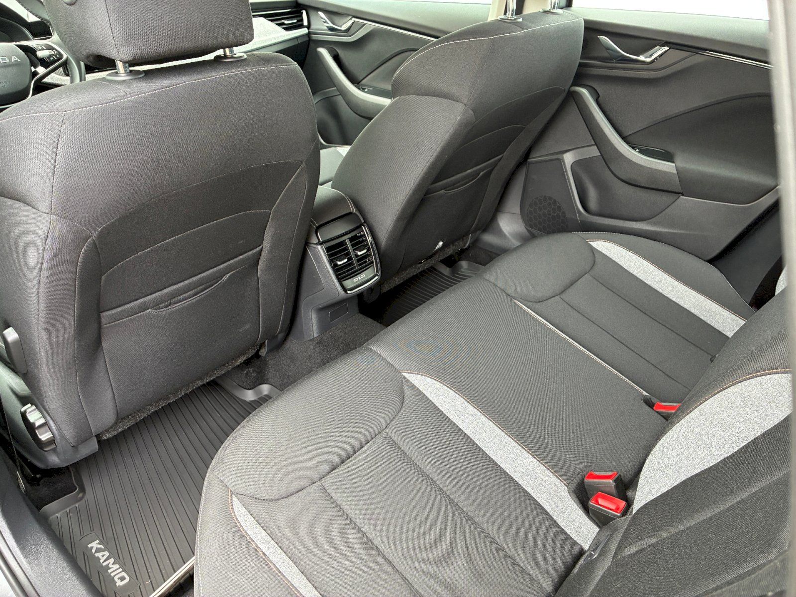 Škoda Kamiq, 1,0 TSI / 85 kW 130 Let - fotka 6