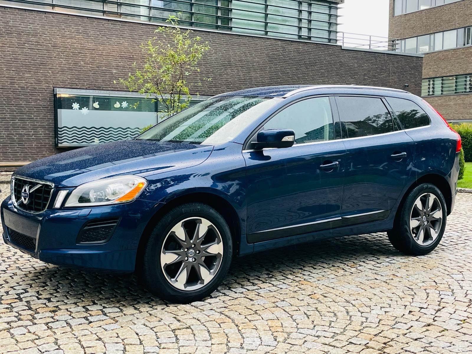 Volvo XC60, 2.4D5 5V 4x4 AUT TAŽNÉ SERVISK - fotka 4