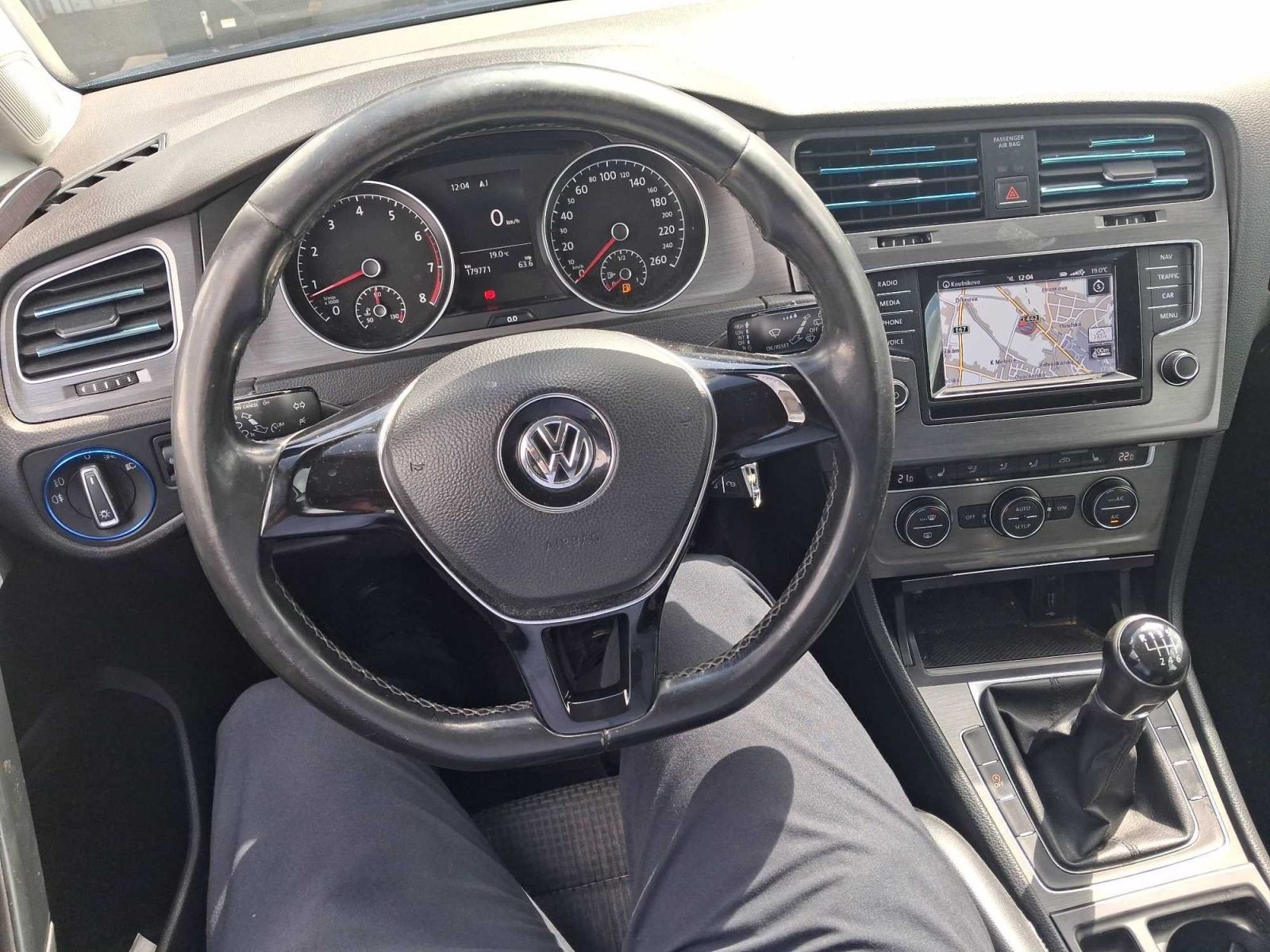Volkswagen Golf, 1.2 TSI, Highline, Navi - fotka 3