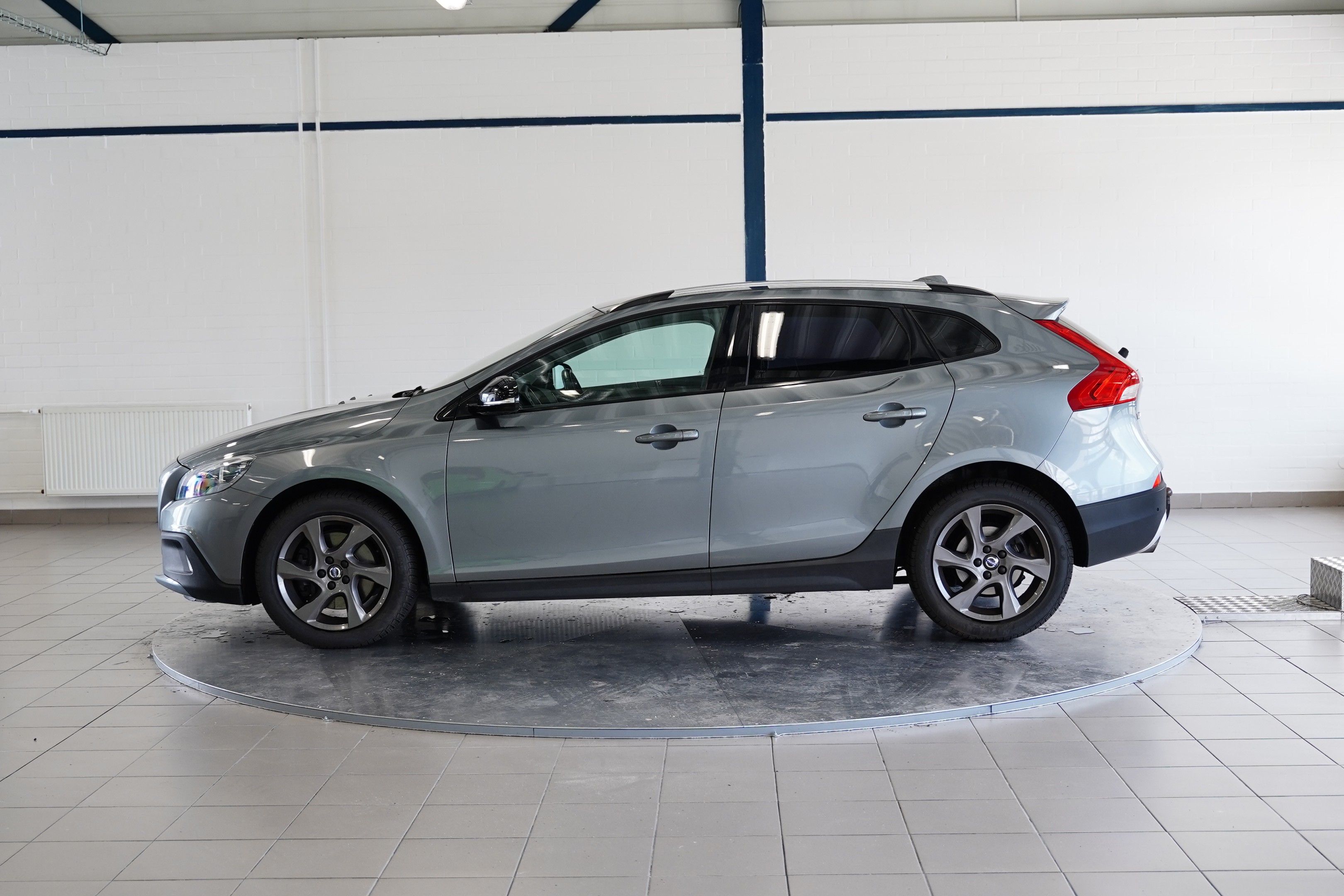 Volvo V40, 2.0 D4 140 kW Summum - fotka 3