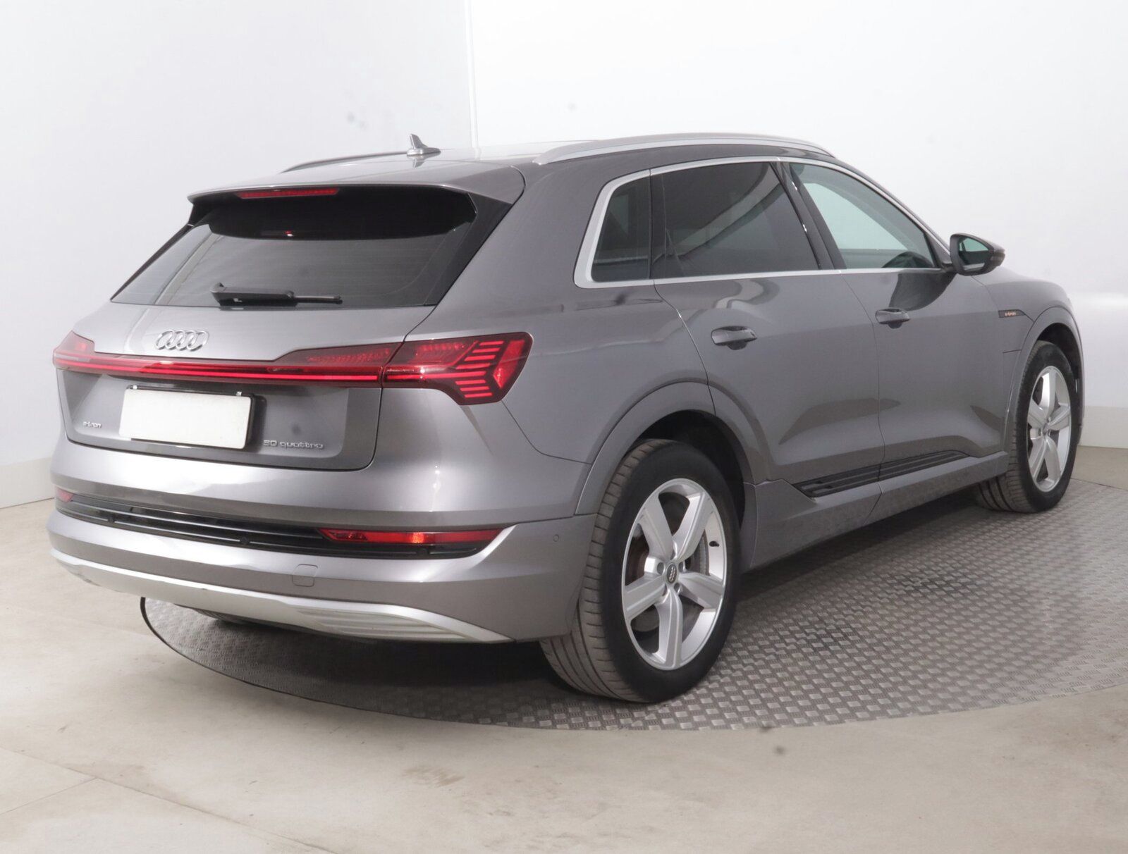 Audi e-tron, e-tron 50 quattro, 4X4 - fotka 5