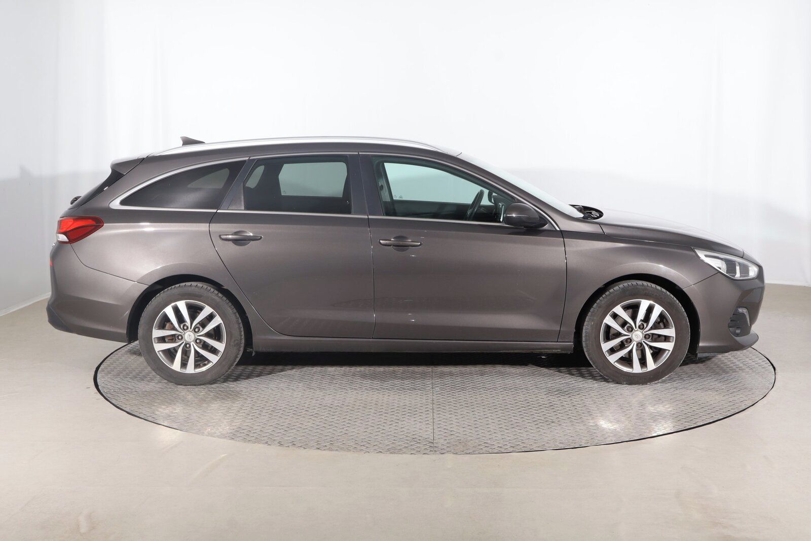 Hyundai i30, 1.4 T-GDI, Family, Serv.kniha - fotka 6