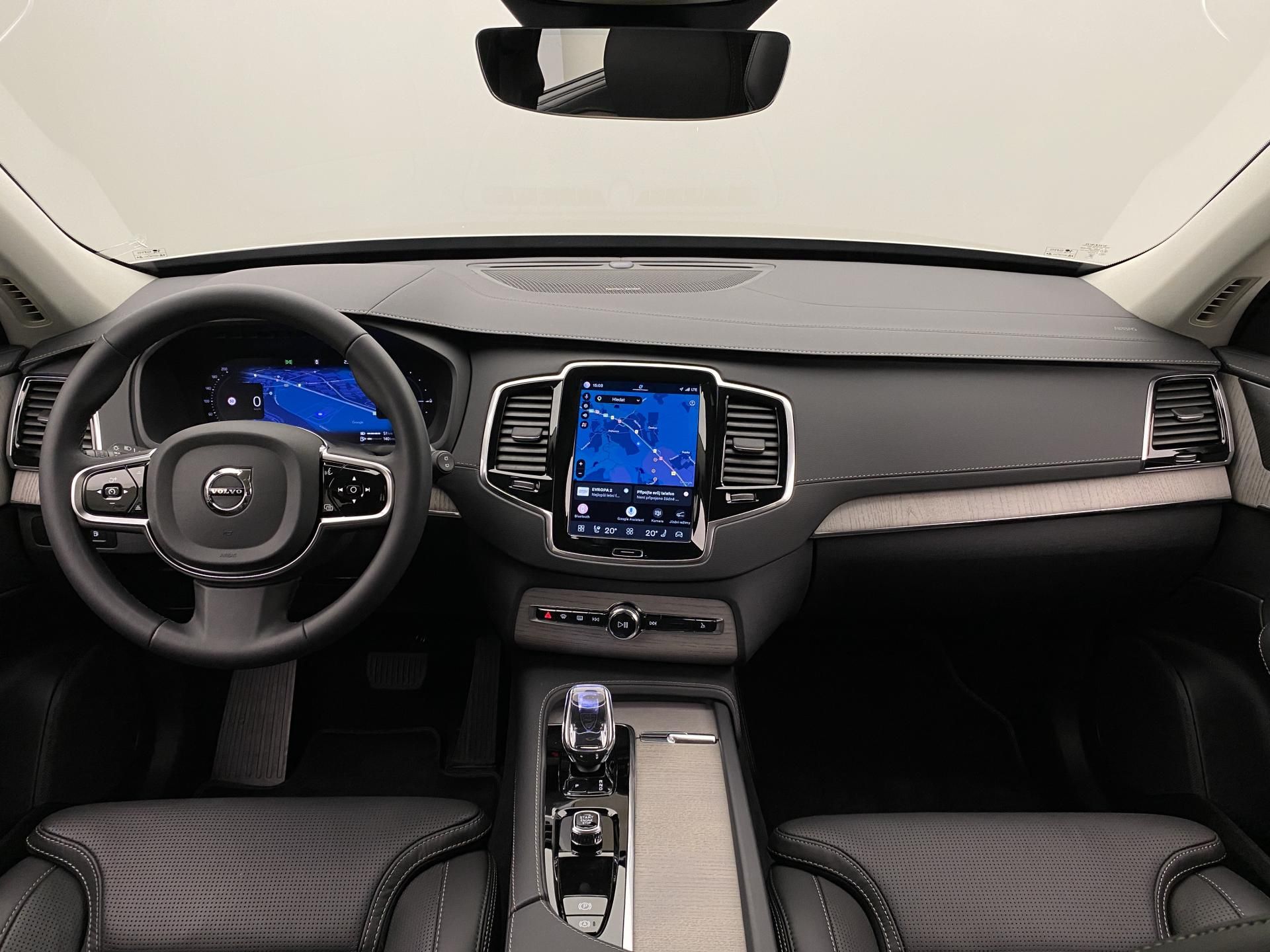 Volvo XC90, T8 AWD RECHARGE PLUS DARK - fotka 2