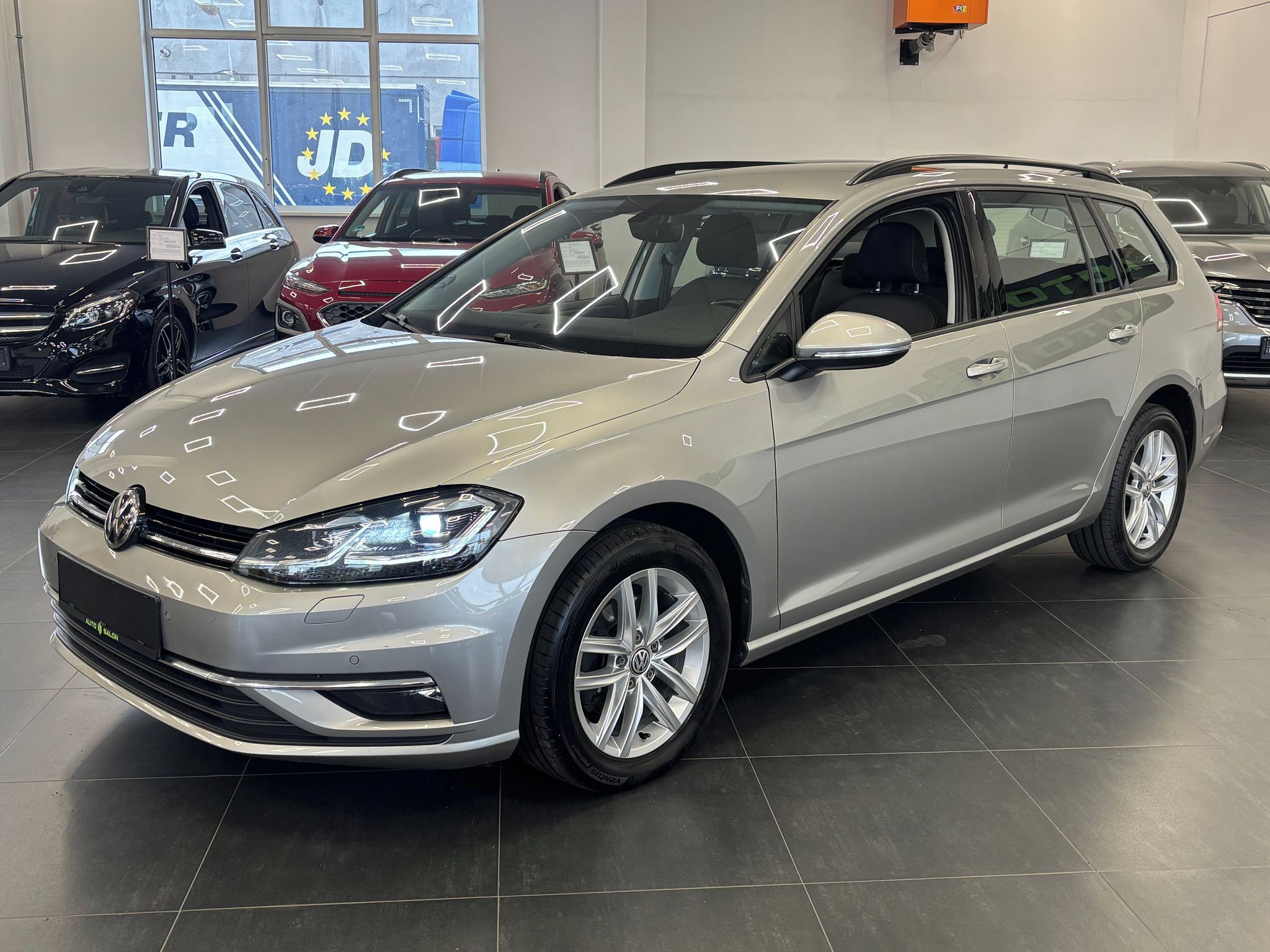 Volkswagen Golf, 1.6 TDI 85kW DSG, LED, Senzory - fotka 3