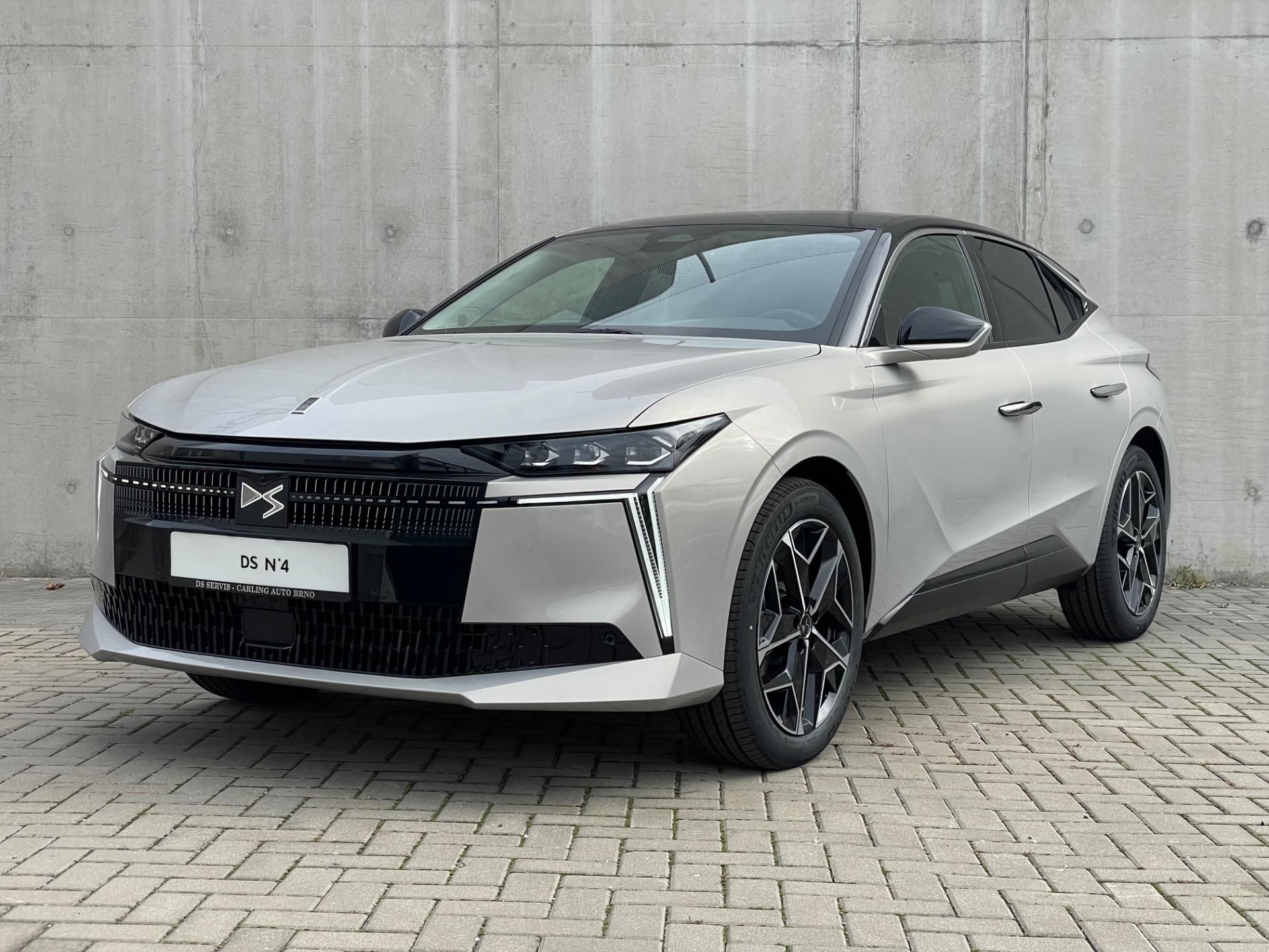 DS, DS N°4 N°4 ETOILE HYBRID 145