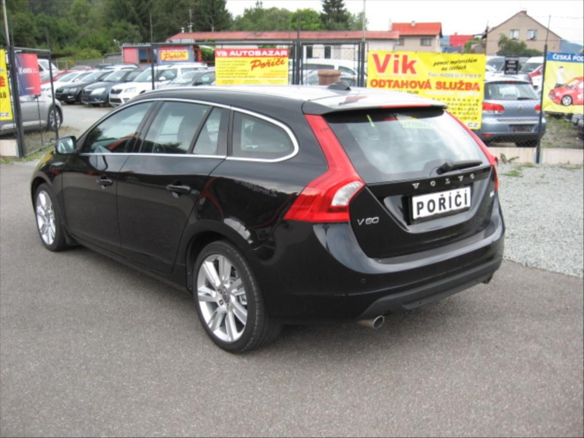Volvo V60, 2,4 AWD D5 SUMMUM - fotka 4