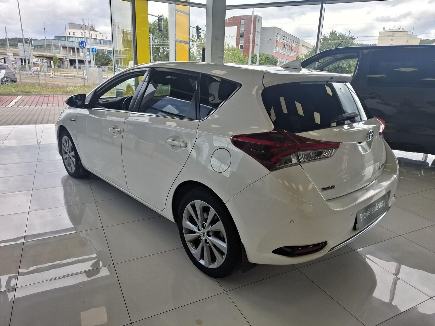 Toyota Auris, 1.8HEV 73KW 2017 - fotka 4