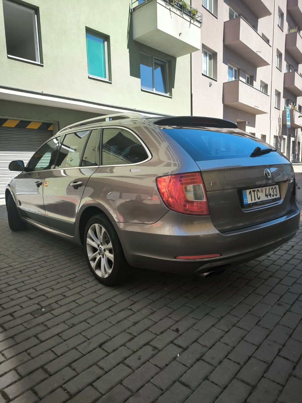 Škoda Superb, Pěkný dsg 125 kw světlá alcant - fotka 6