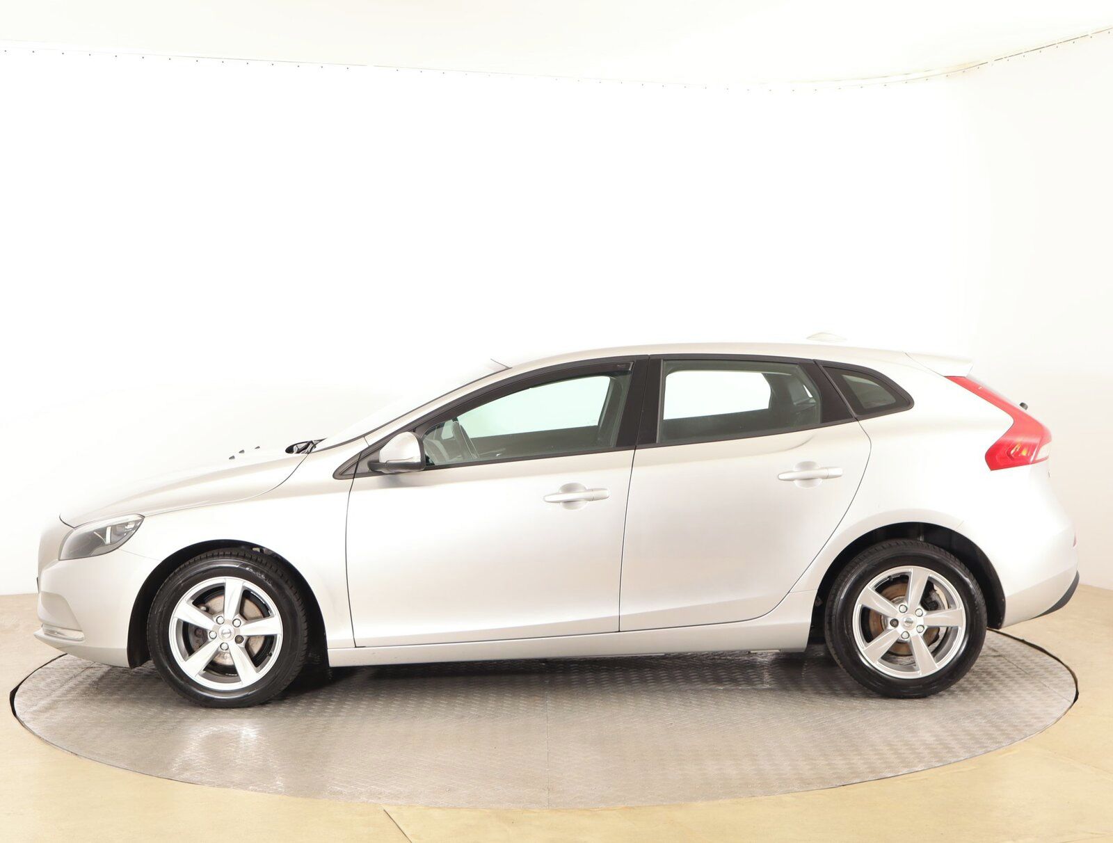 Volvo V40, 2.0 D2, Serv.kniha - fotka 3