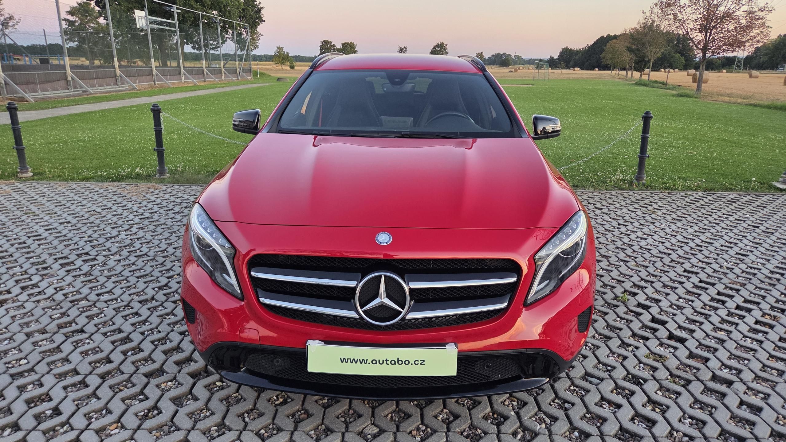 Mercedes-Benz GLA, 220d 7G-DCT 4MATIC AMG Styl - fotka 2