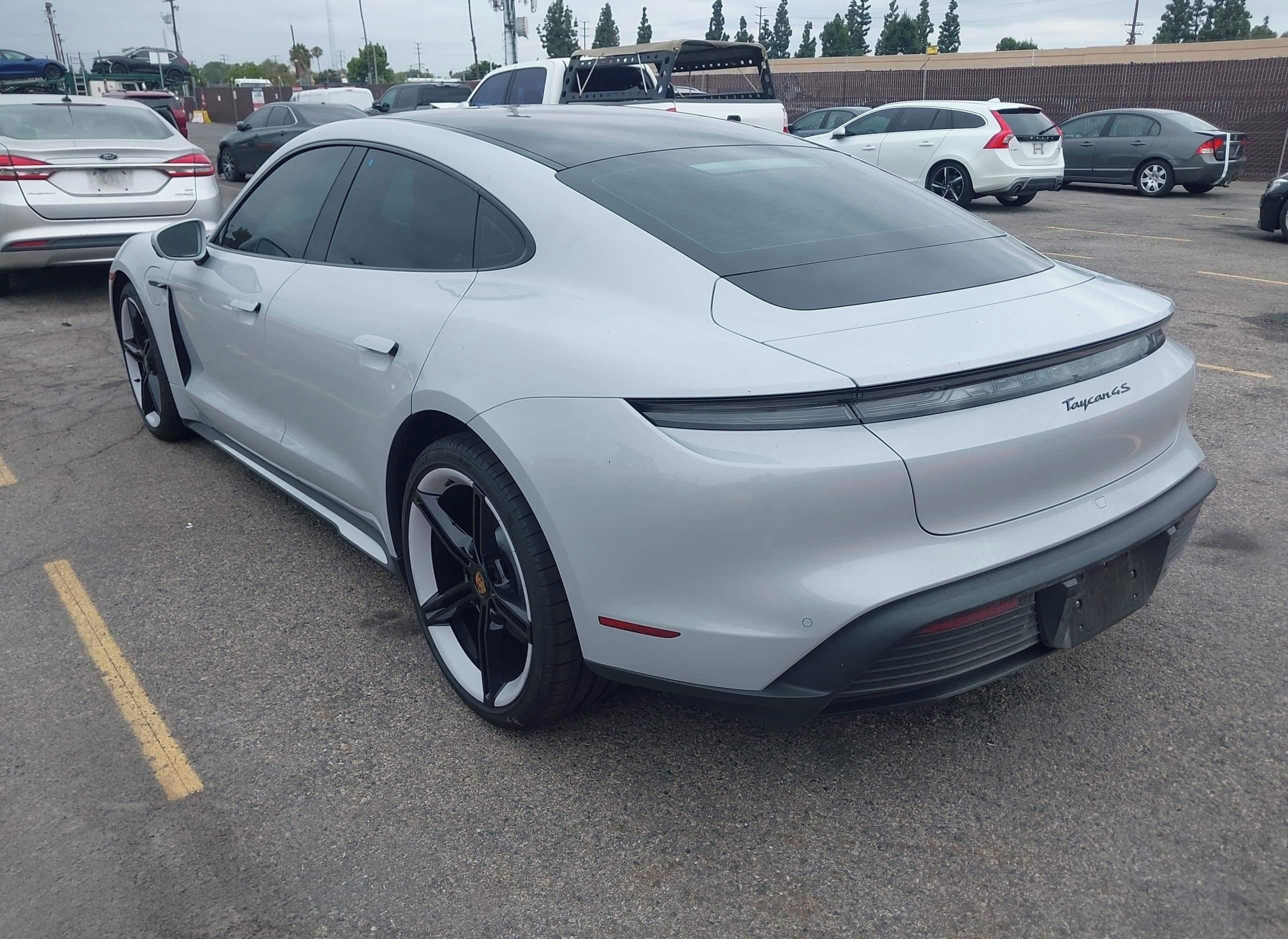 Porsche Taycan, Auto na cestě - fotka 4
