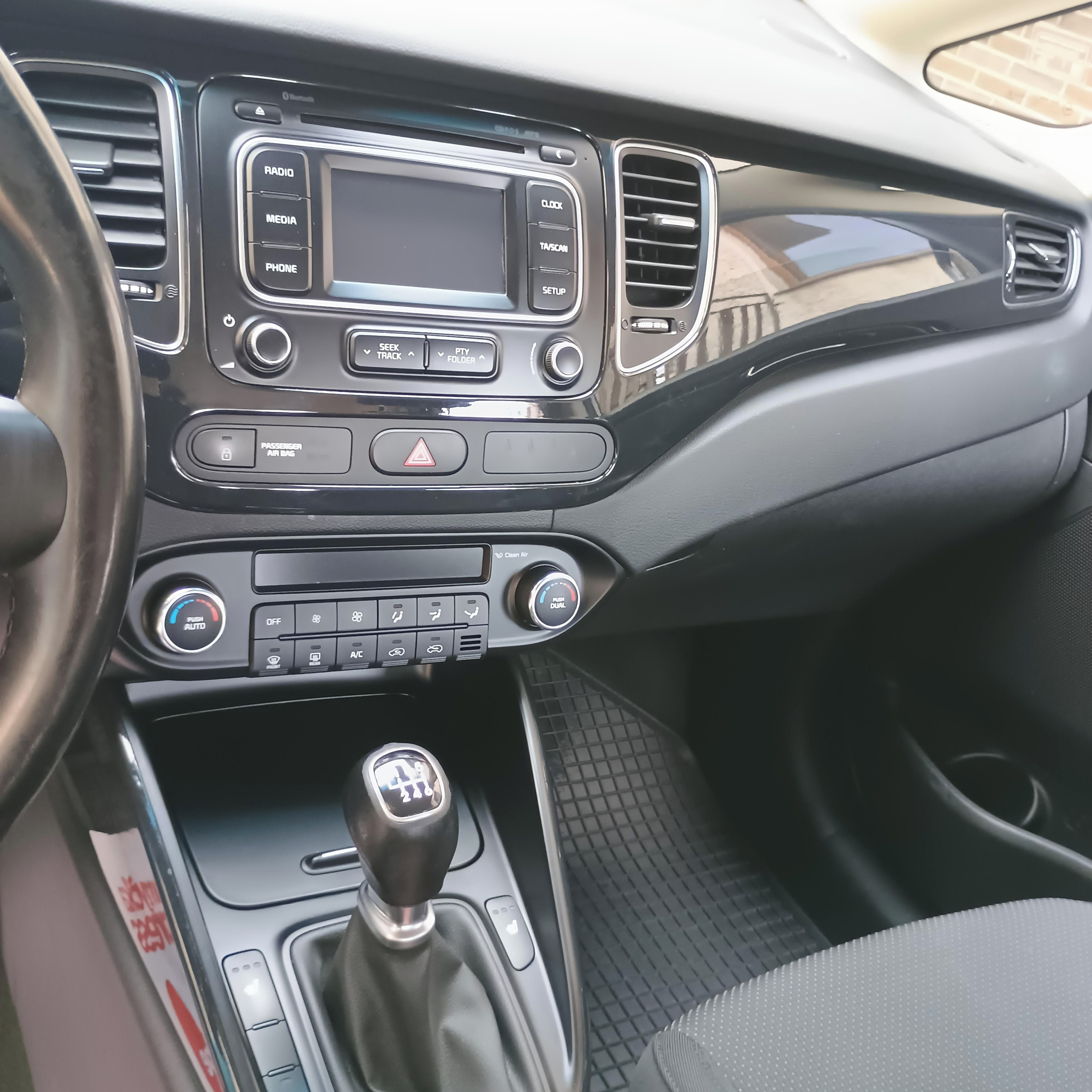 Kia Carens, Kia Carens 1.7 CRDi 100 kW - fotka 5