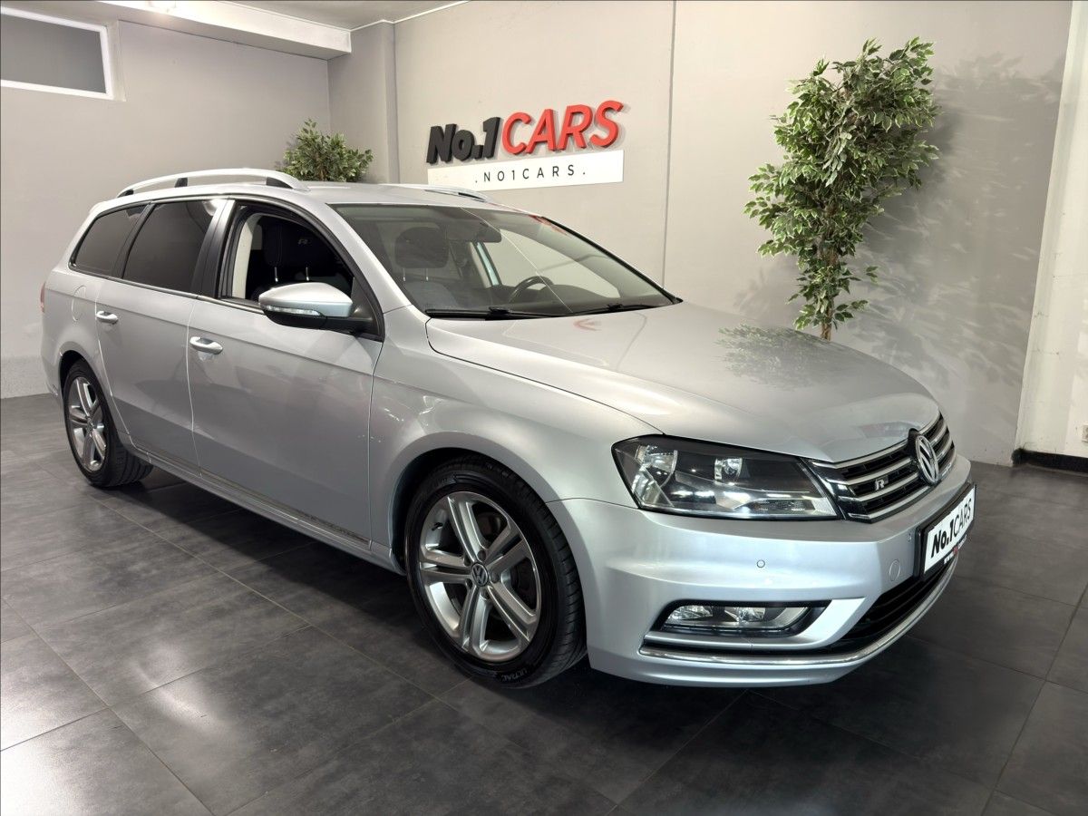 Volkswagen Passat, 2,0   TDI DSG R-LINE 130kW NAV - fotka 2