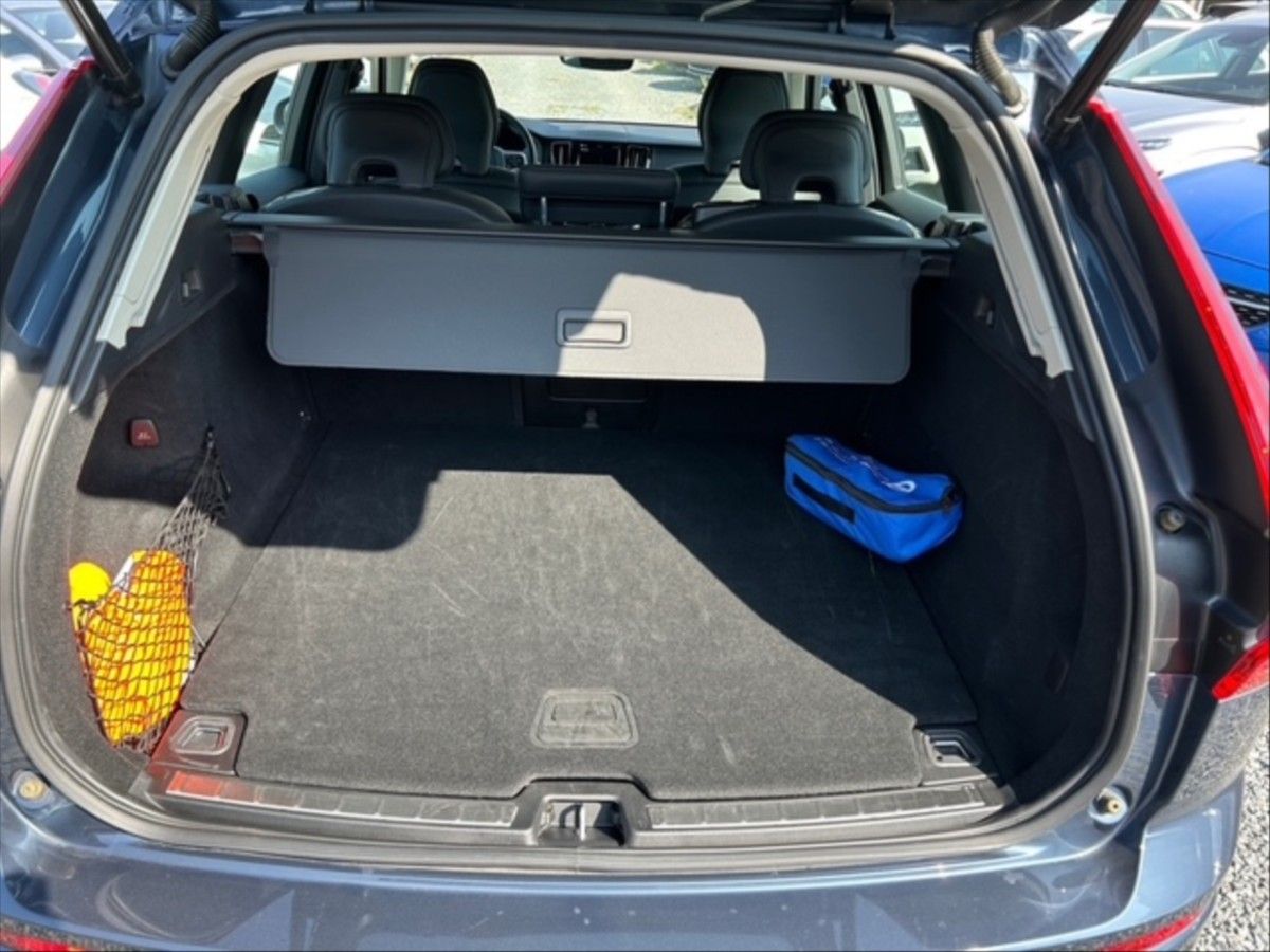 Volvo XC60, 2,0 B5 ben.Core AWD AT - fotka 6